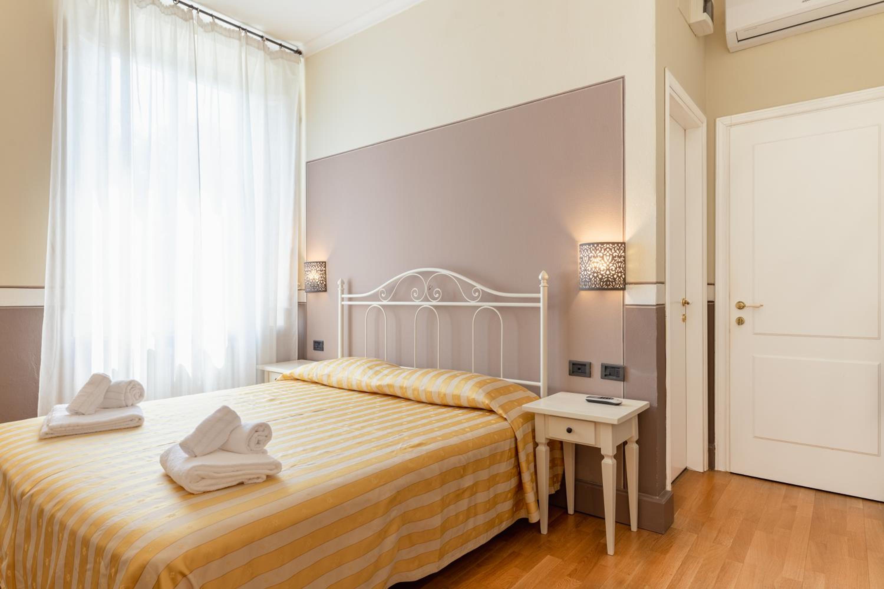 Deluxe Double Room - Photo 1
