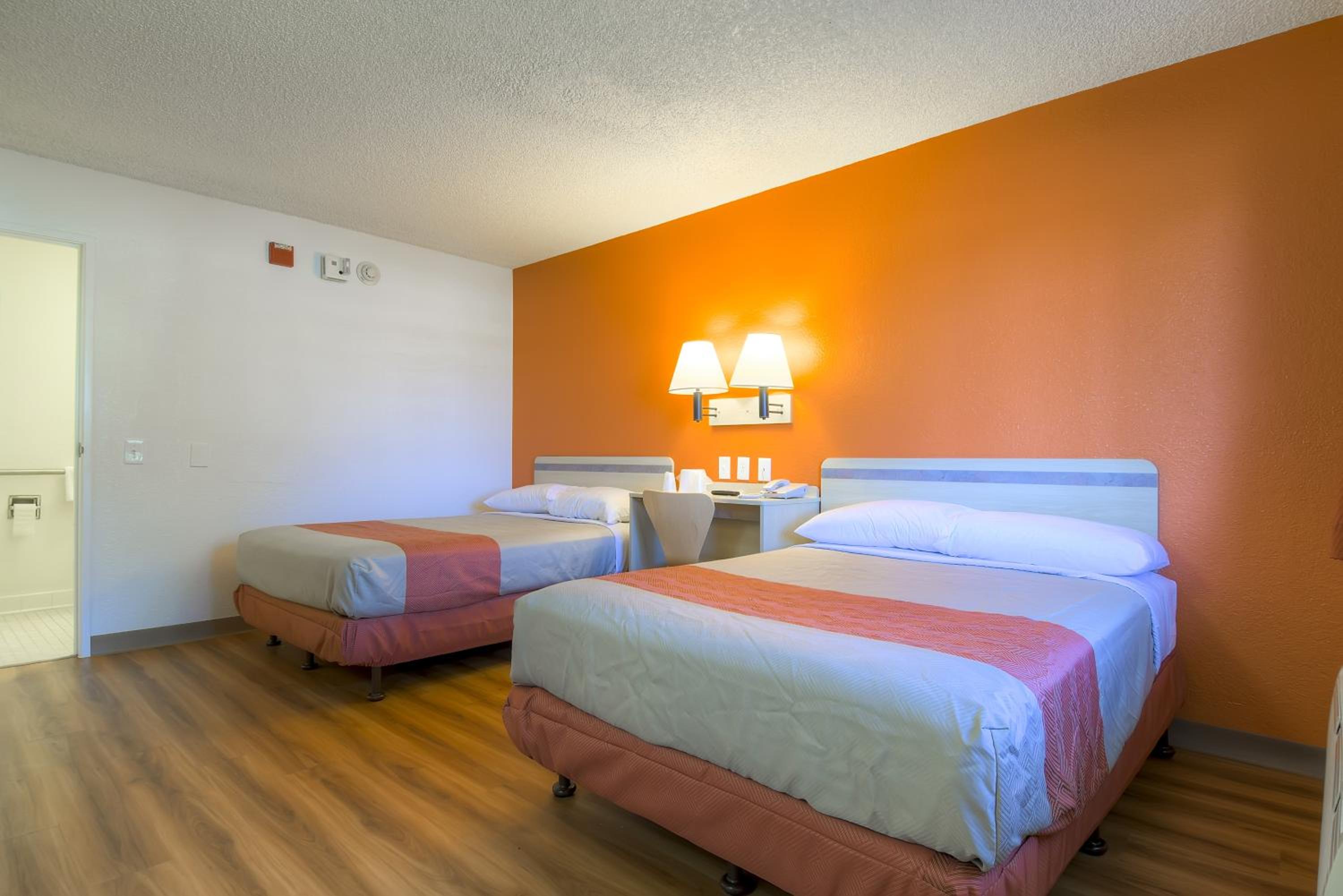 2 Full Beds | ADA/RI Shower/Mini Fridge | Near Palm Springs International Airport photo 1