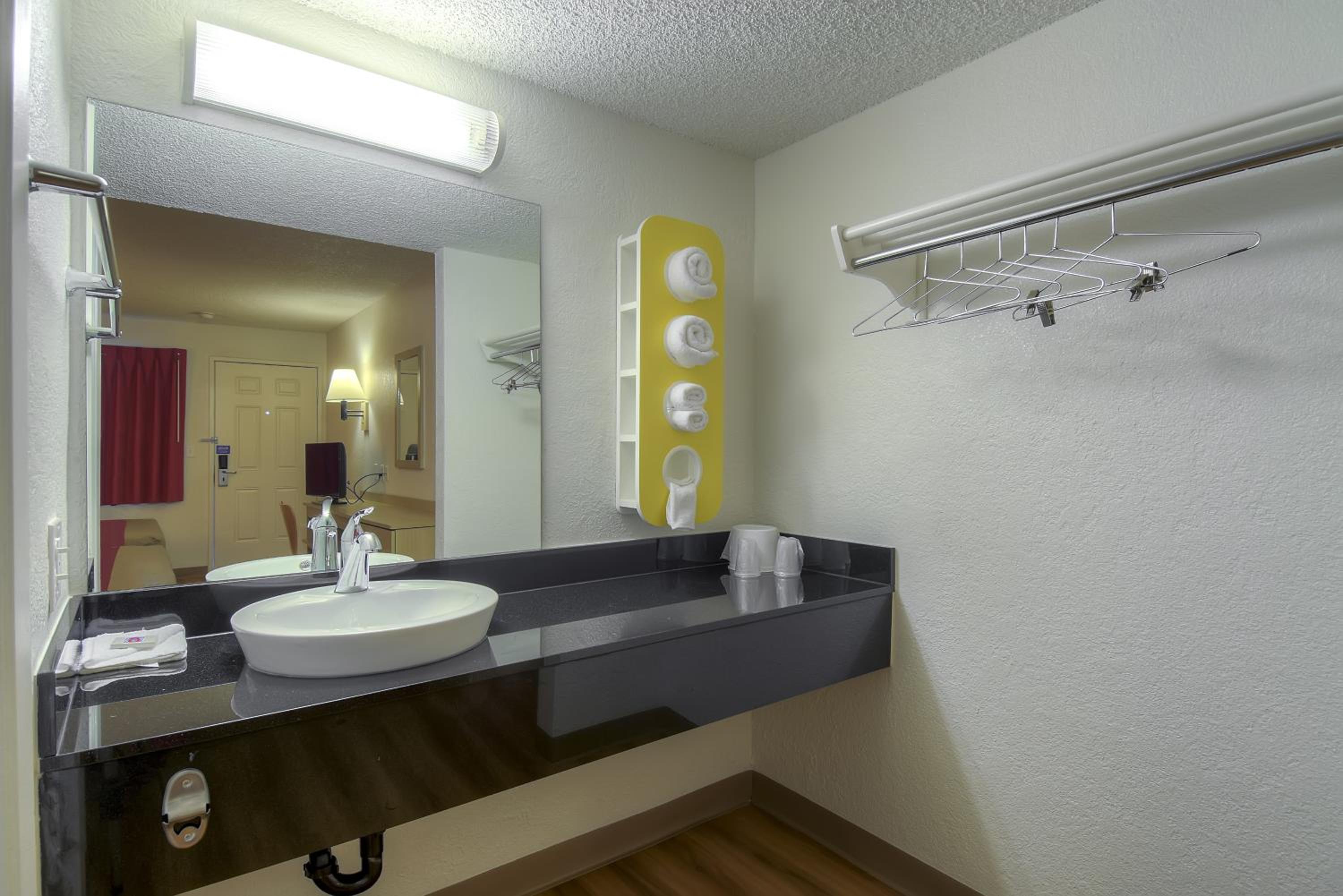 2 Queen Beds | Micfridge | Near Palm Springs International Airport