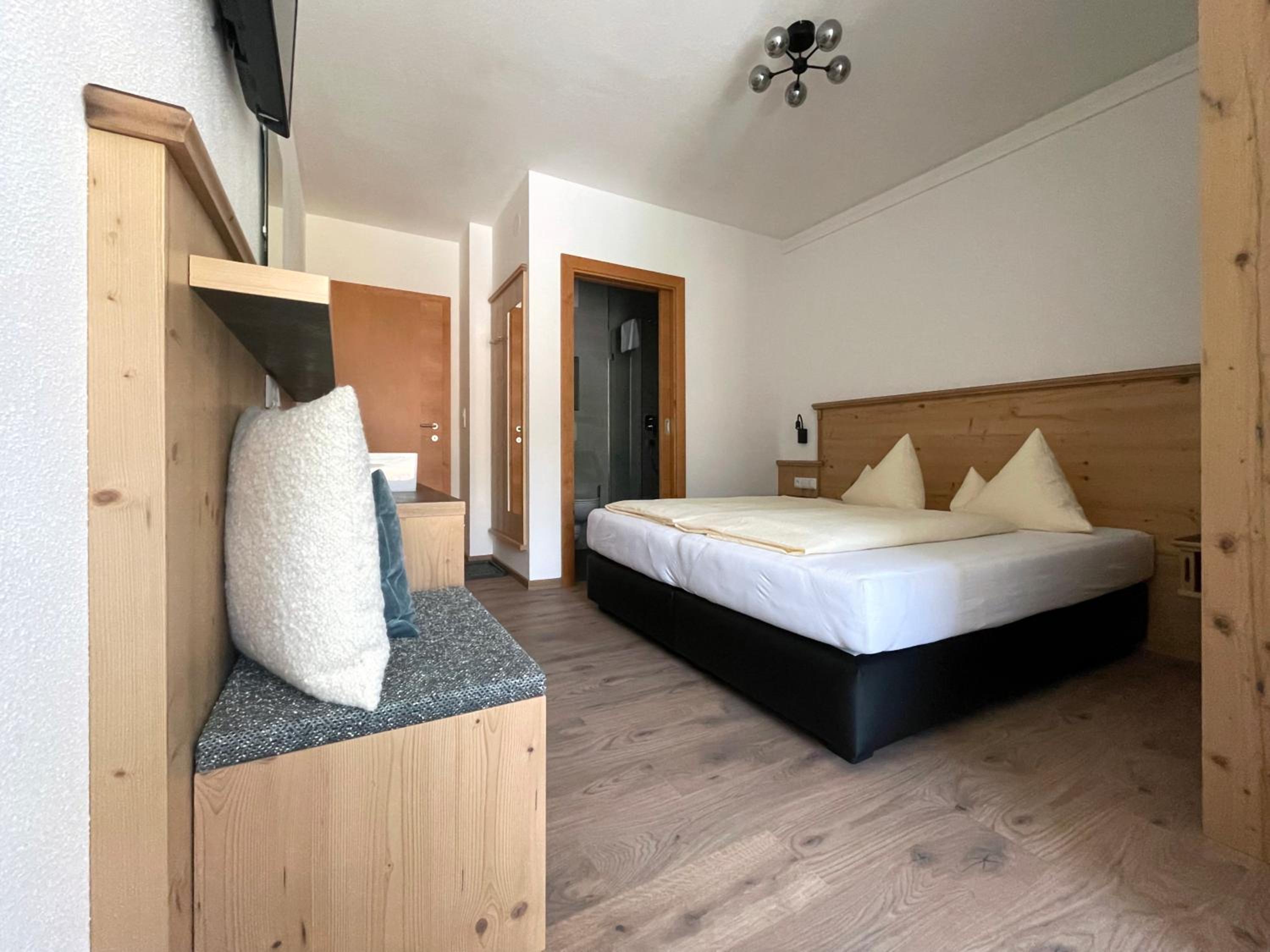Deluxe Suite - Photo 1