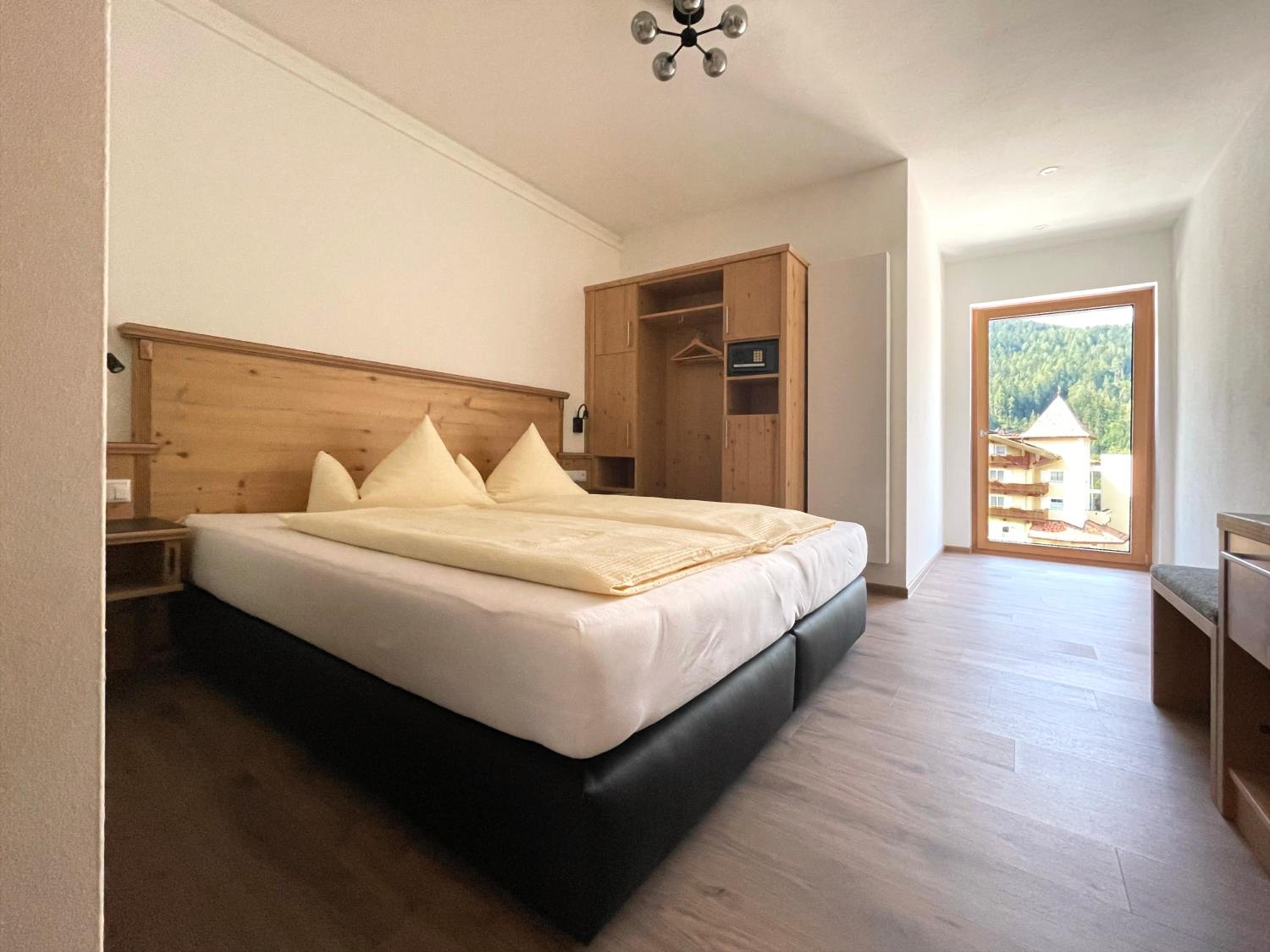 Deluxe Suite - Photo 2