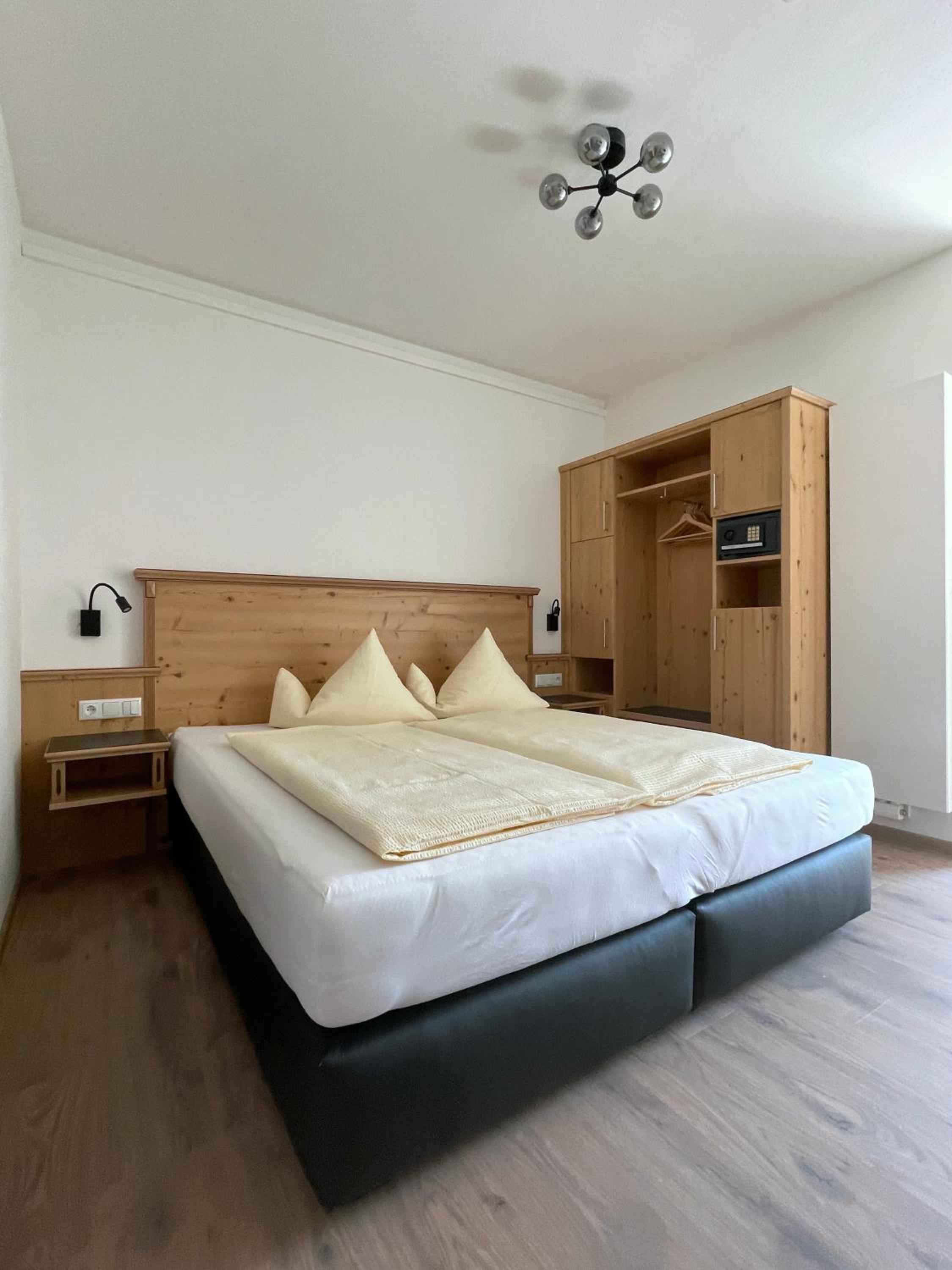 Deluxe Suite - Photo 5