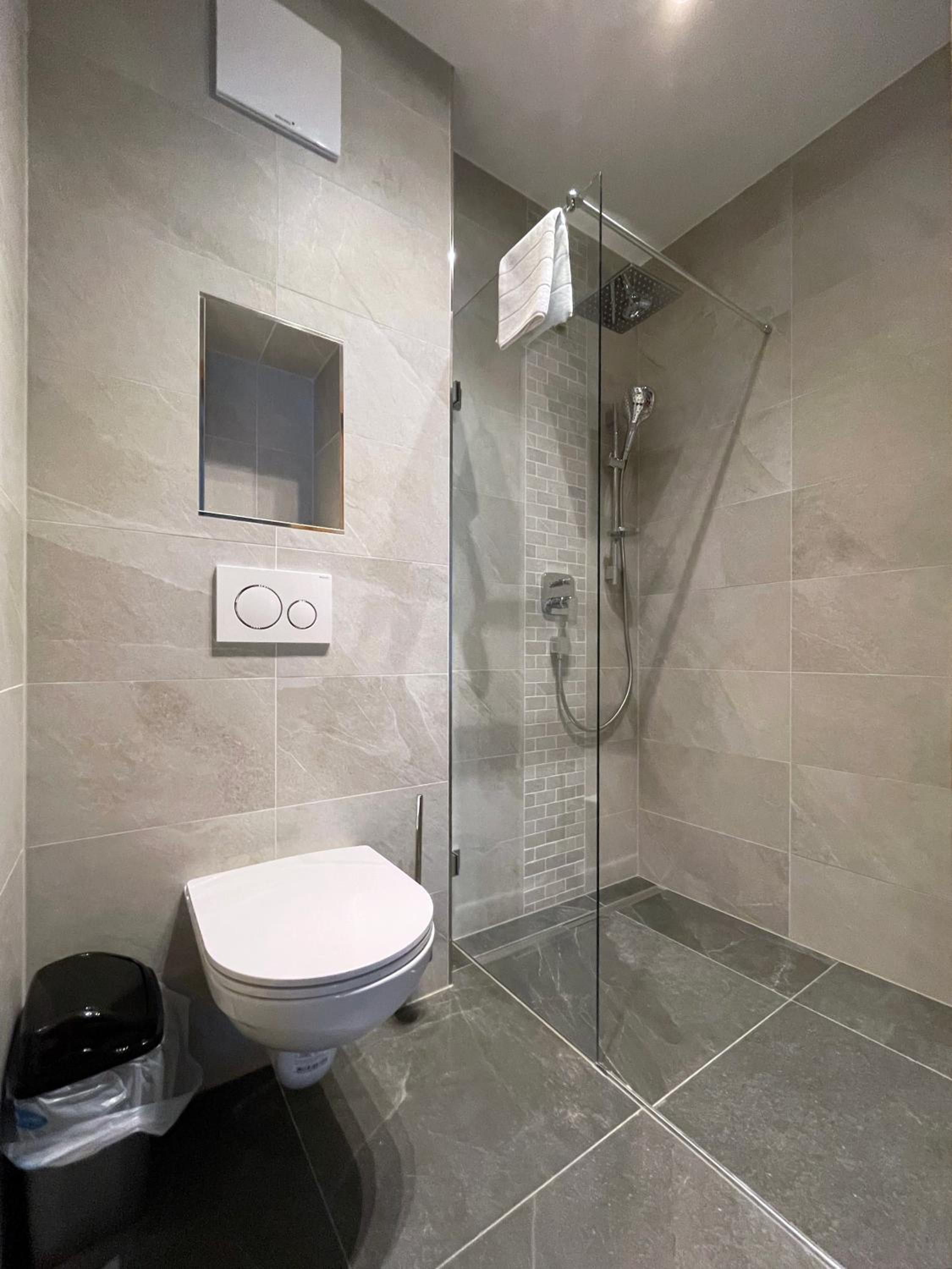 Deluxe Suite - Photo 12