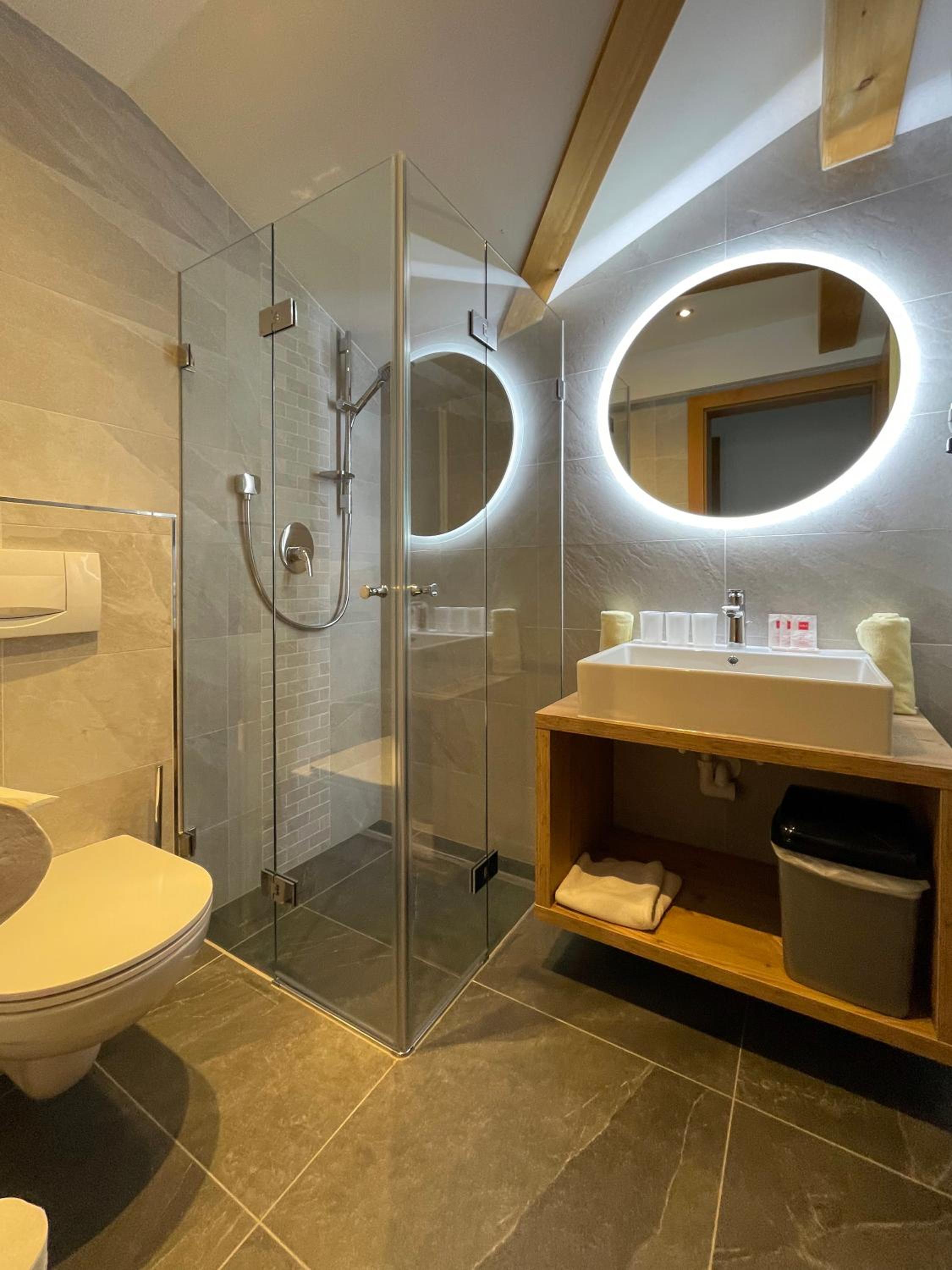 Deluxe Suite - Photo 13