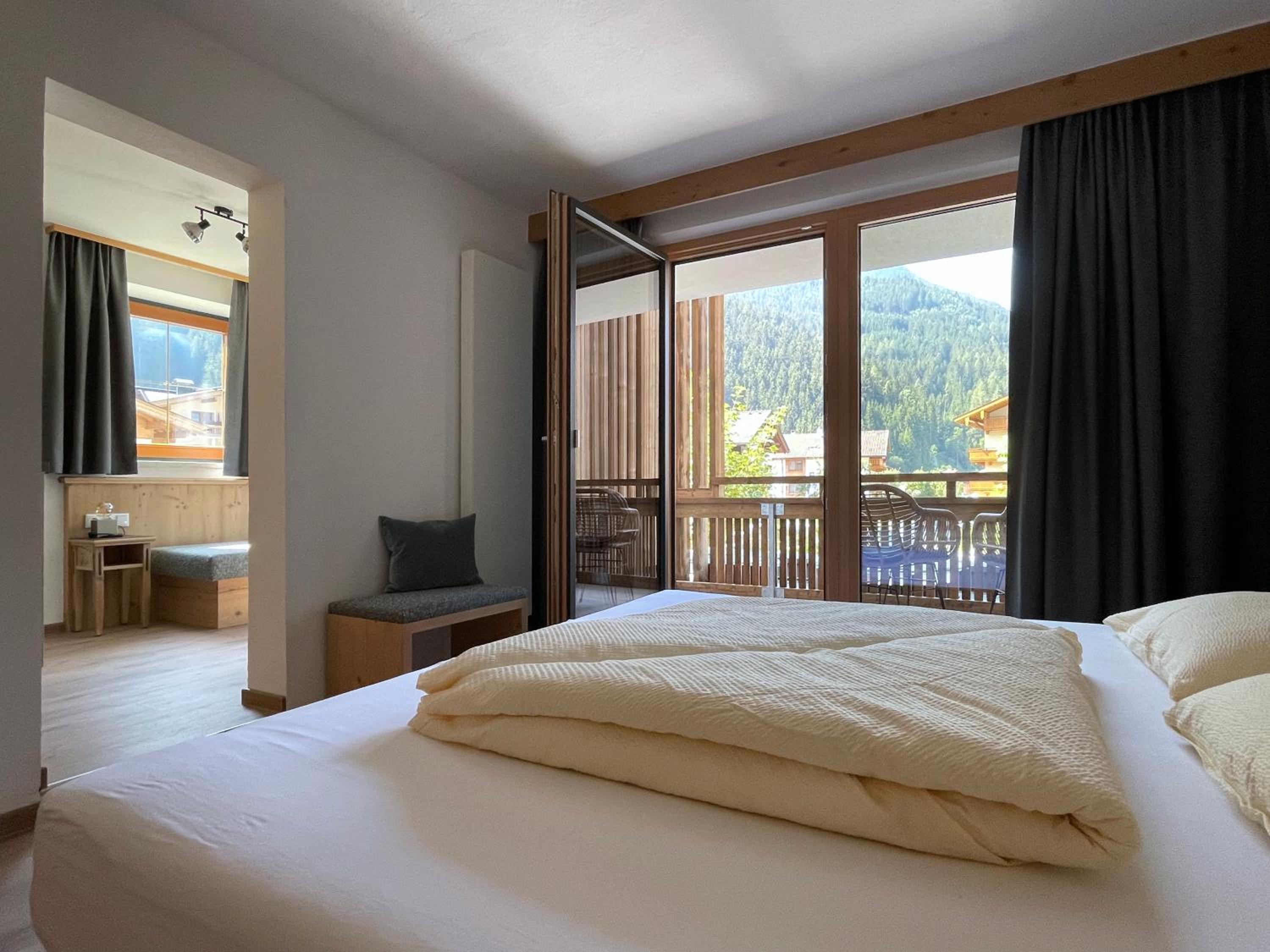 Suite - Photo 1