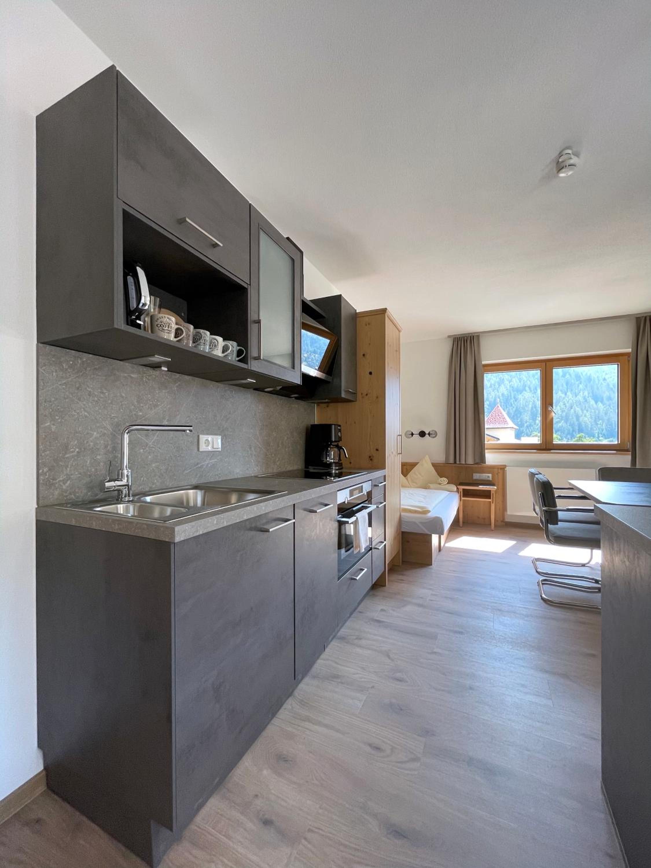 Deluxe Suite - Photo 6