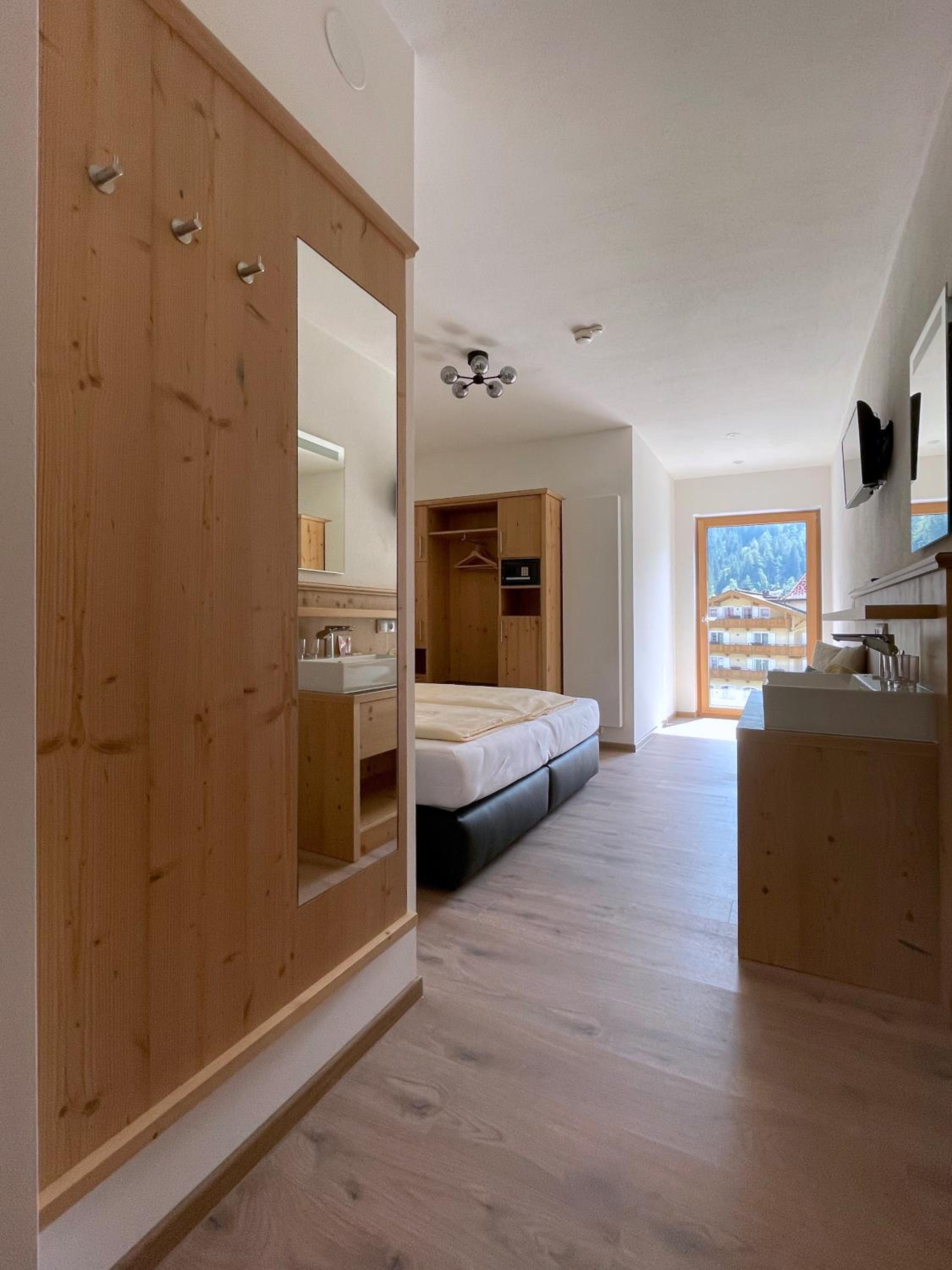 Deluxe Suite - Photo 3