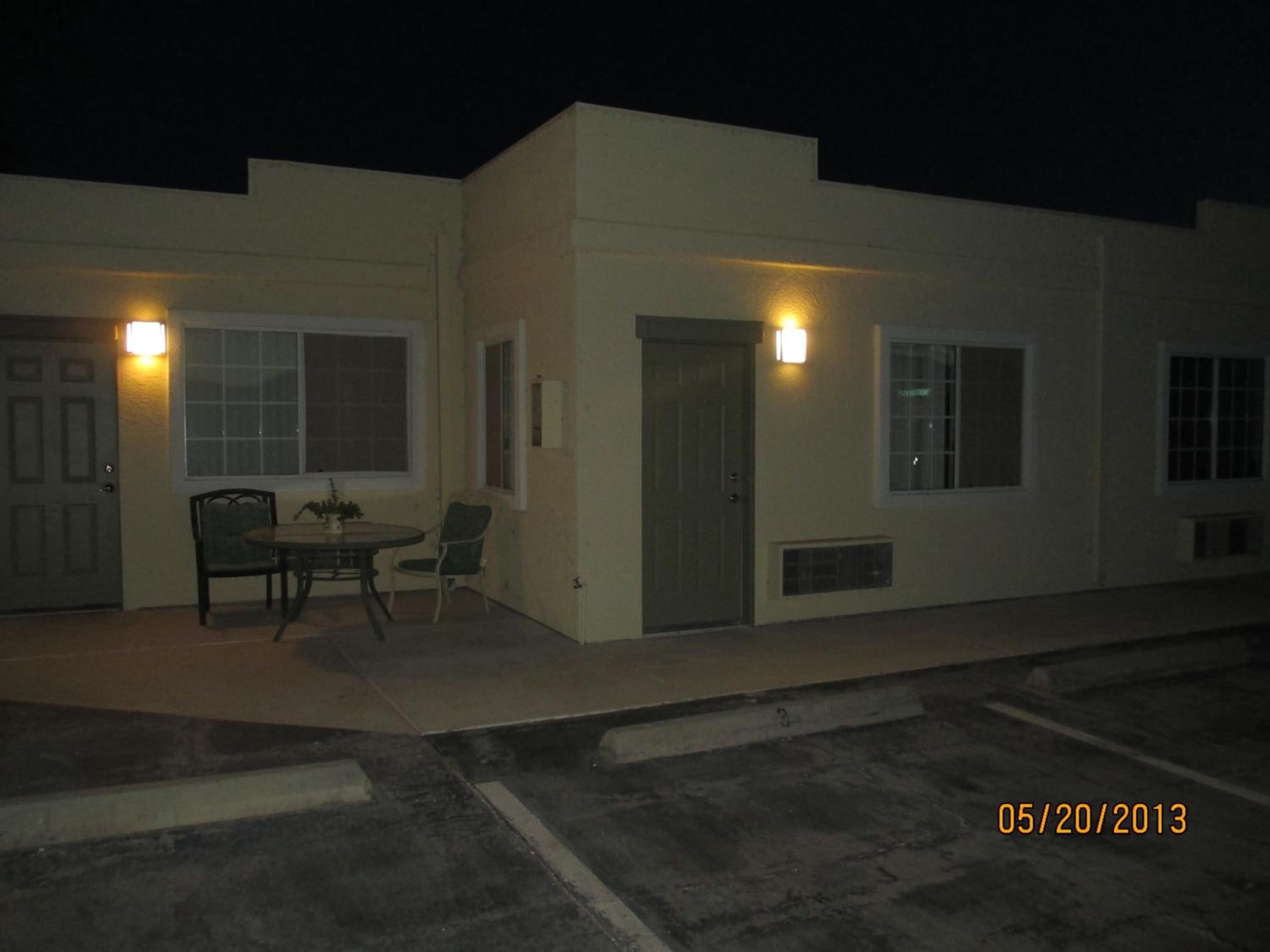 Deluxe Queen Suite - Photo 6