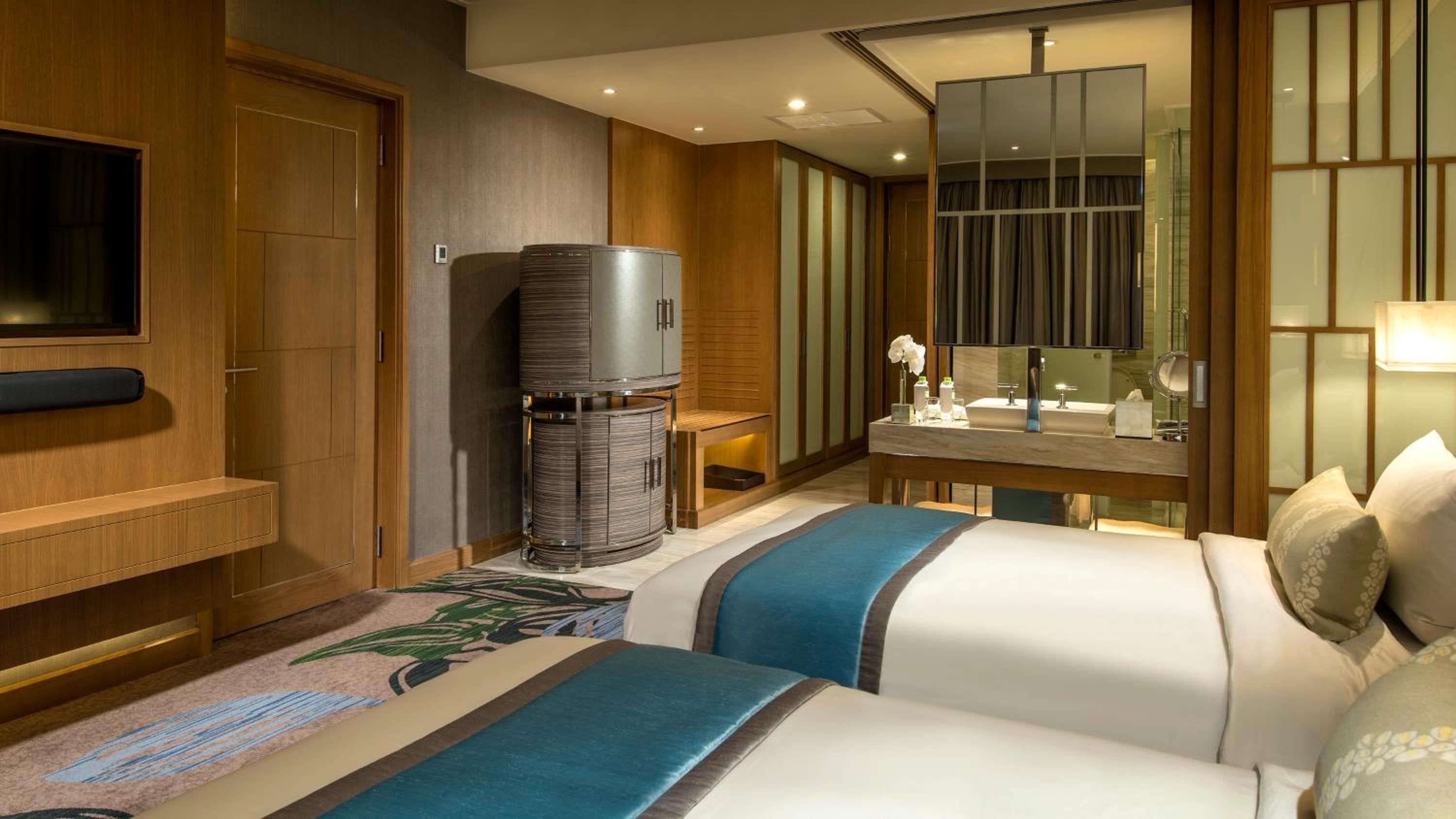 Classic Twin Room with Ocean View and Club Lounge Access