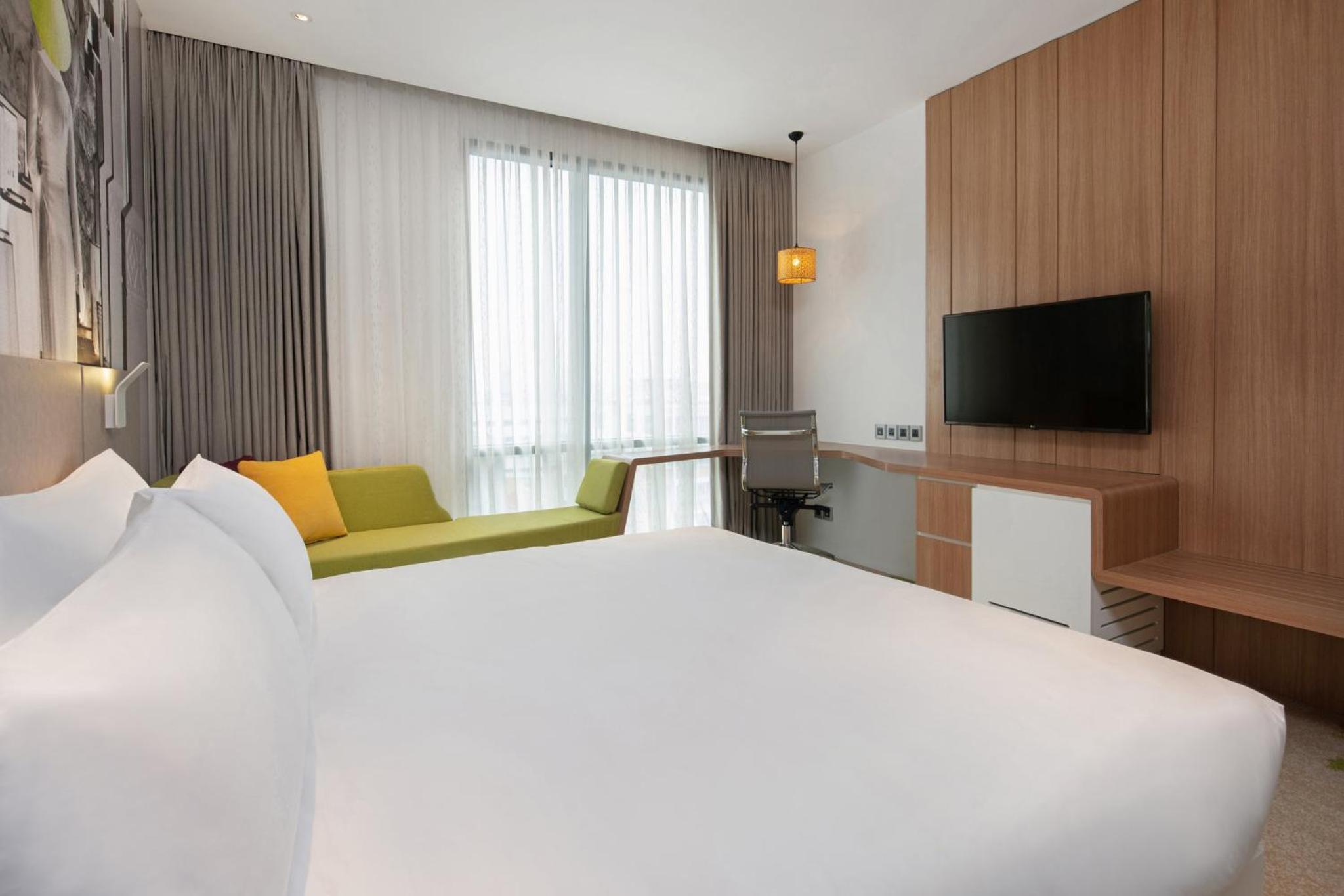 Standard King Room with City View photo 2