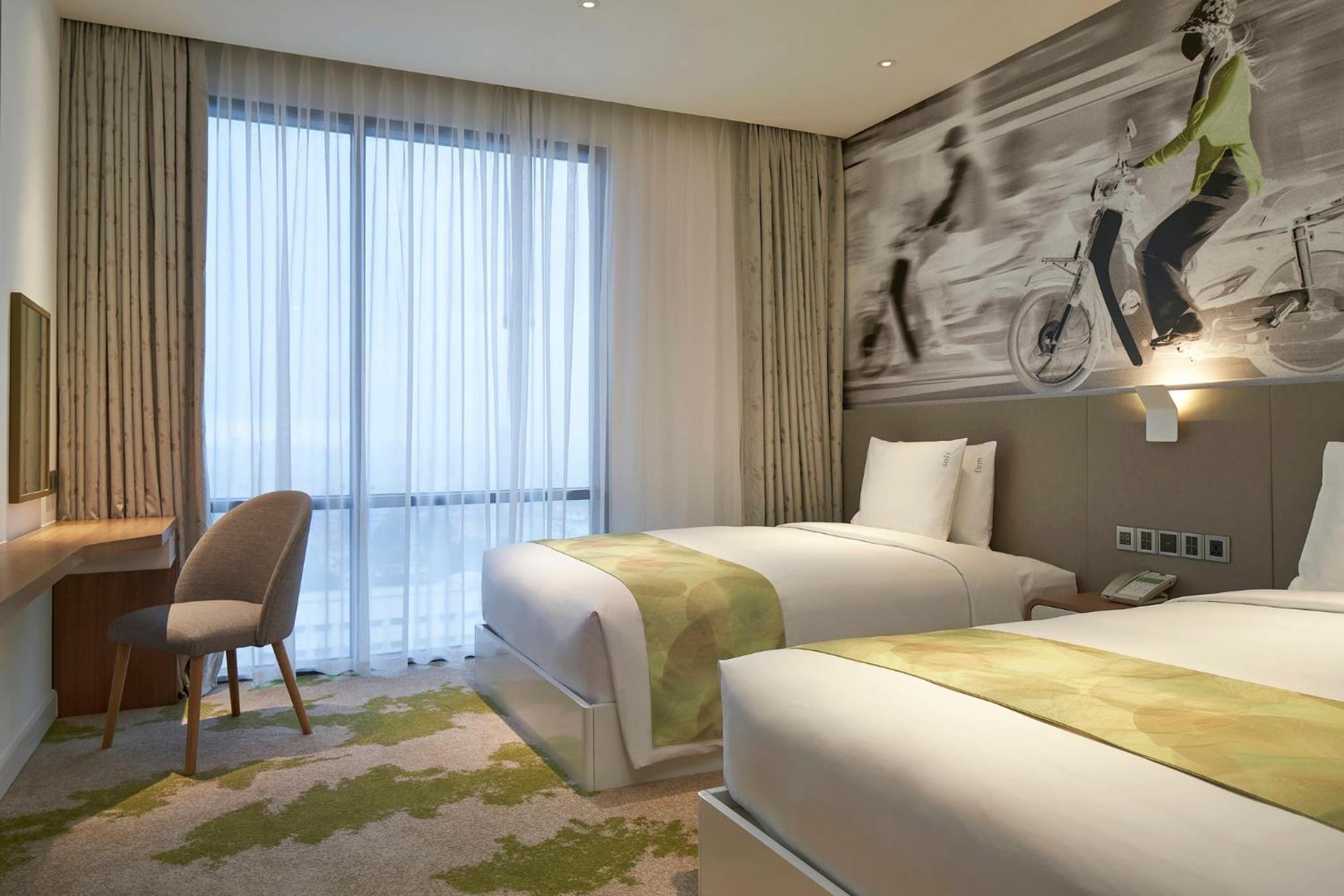 Standard Twin Room with Pool View photo 3