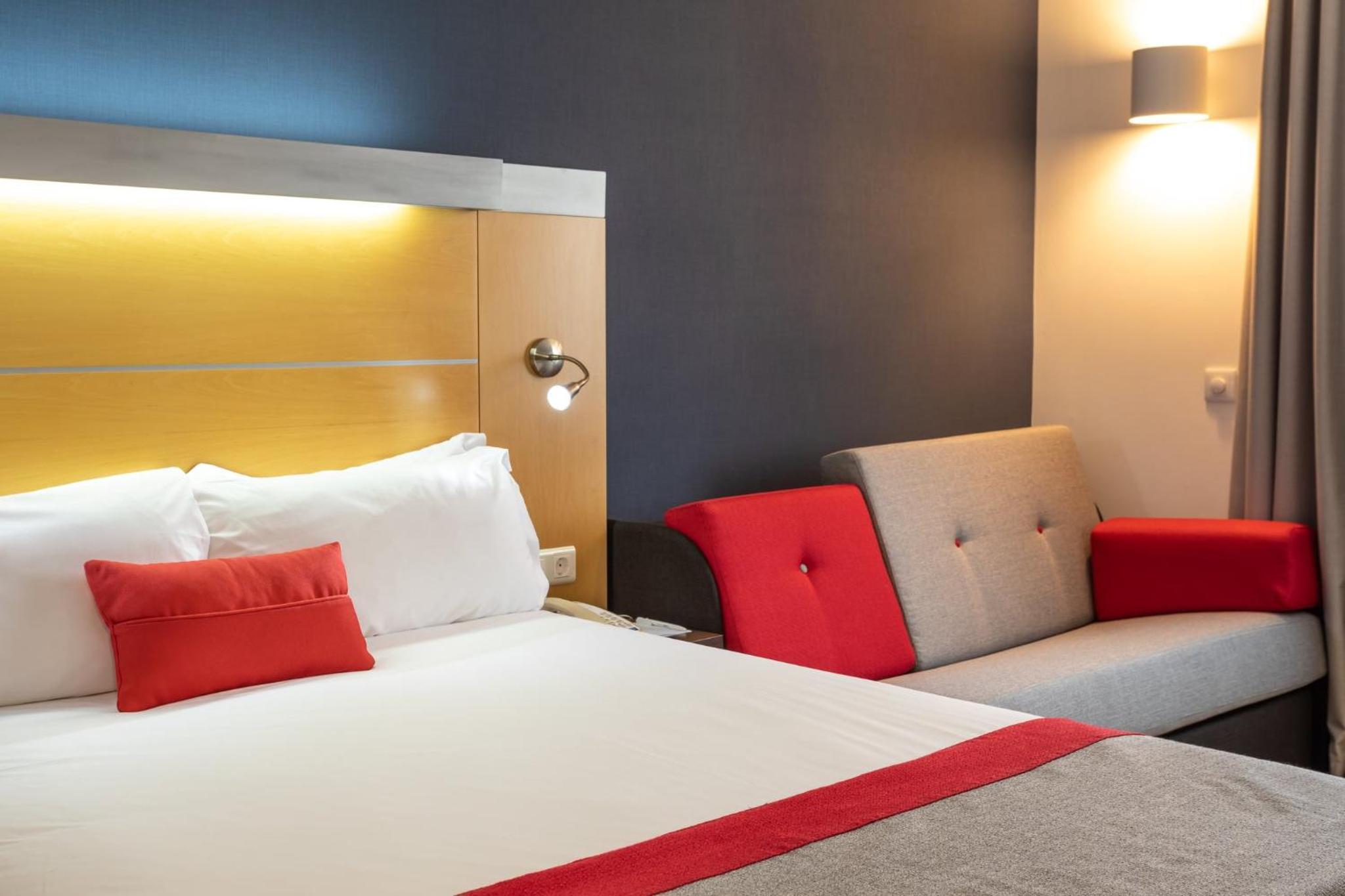Standard Double Room with Sofa Bed - Photo 6