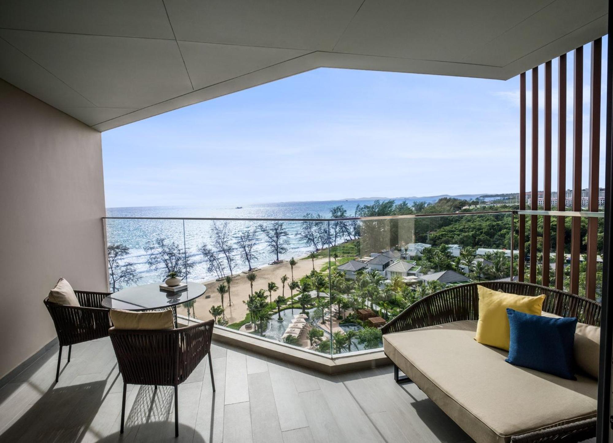 Premium King Room with Ocean View - Photo 5