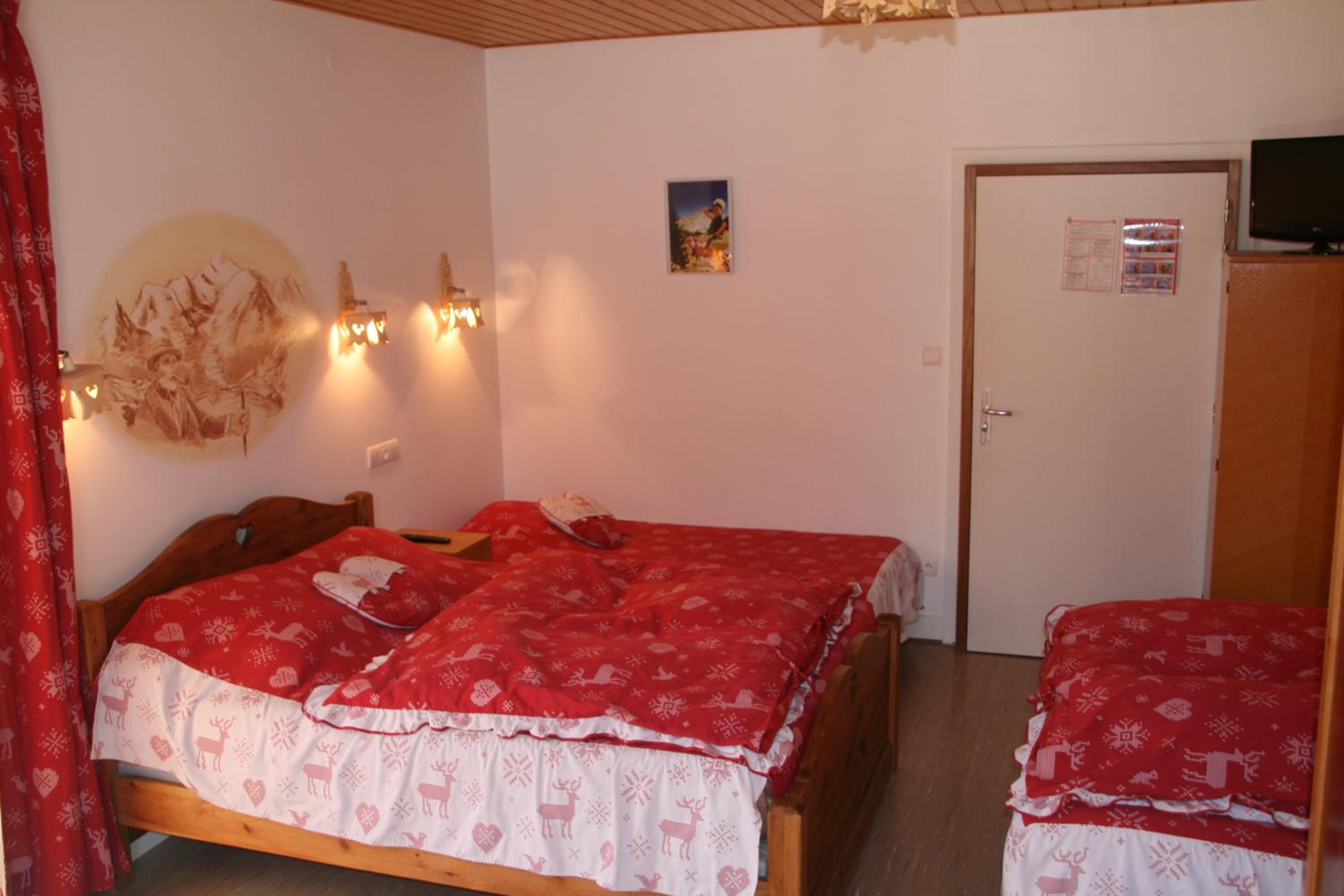Family Room (2 Adults + 2 Children) photo 2