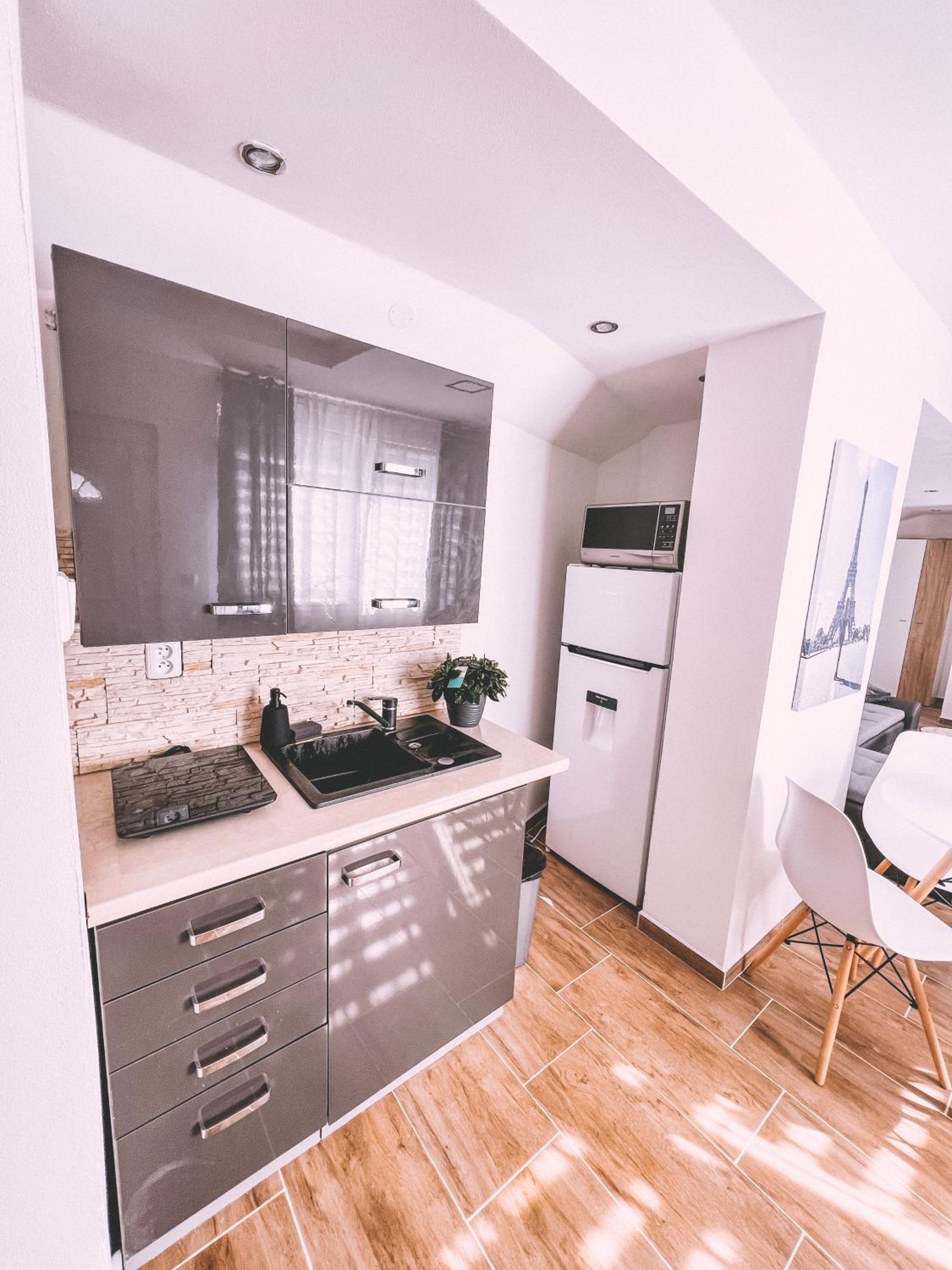 One-Bedroom Apartment - Photo 7