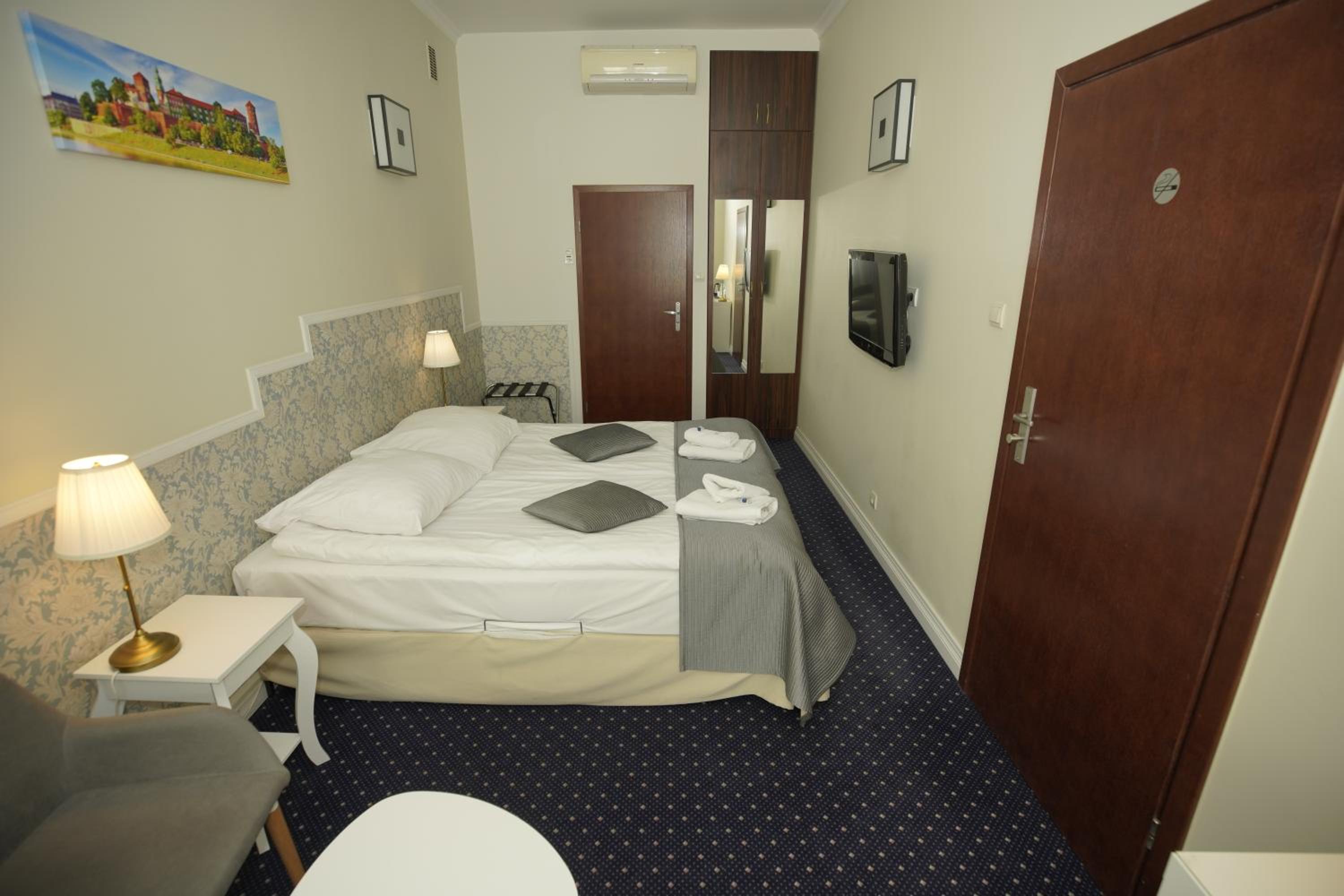 Double/Twin Room - Photo 10