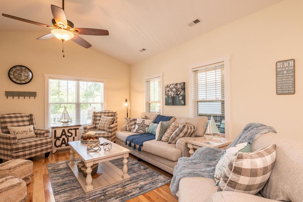Three-Bedroom House photo 2