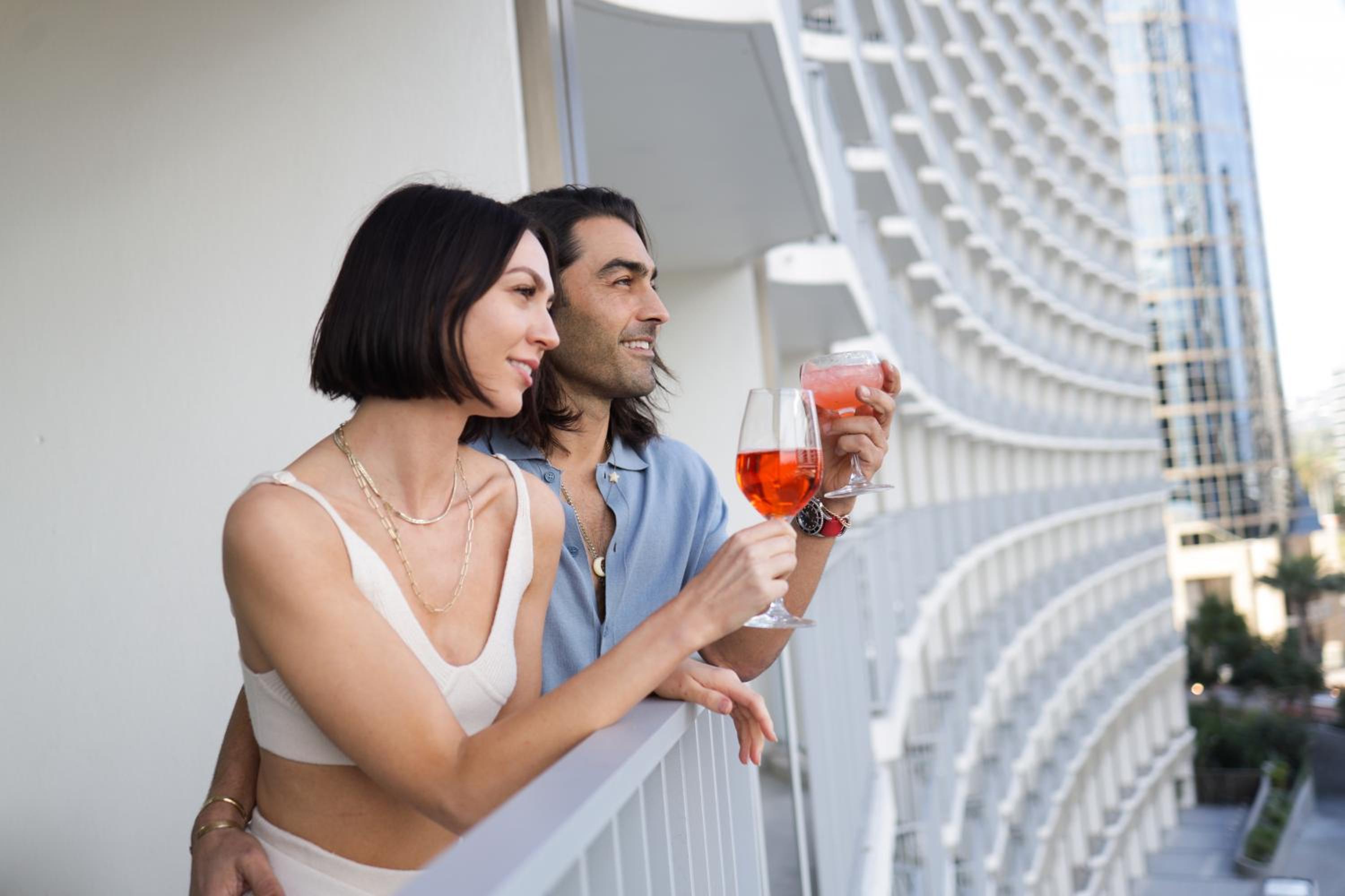 Fairmont 1 King Hearing Accessible - 320SF 29SM, Floors 3-8, Balcony, Spacious Full Bath