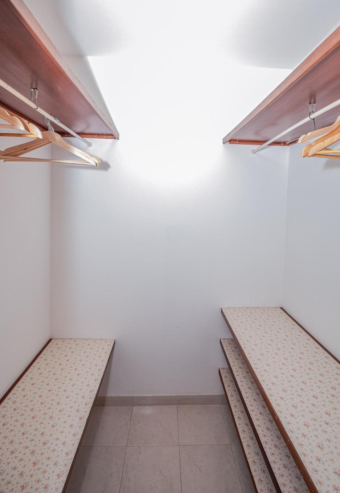 Double Room with Private Bathroom - Photo 6