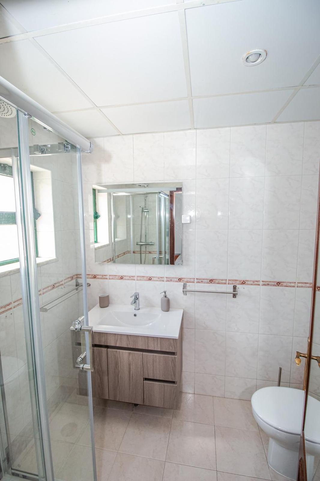 Double Room with Private Bathroom - Photo 4
