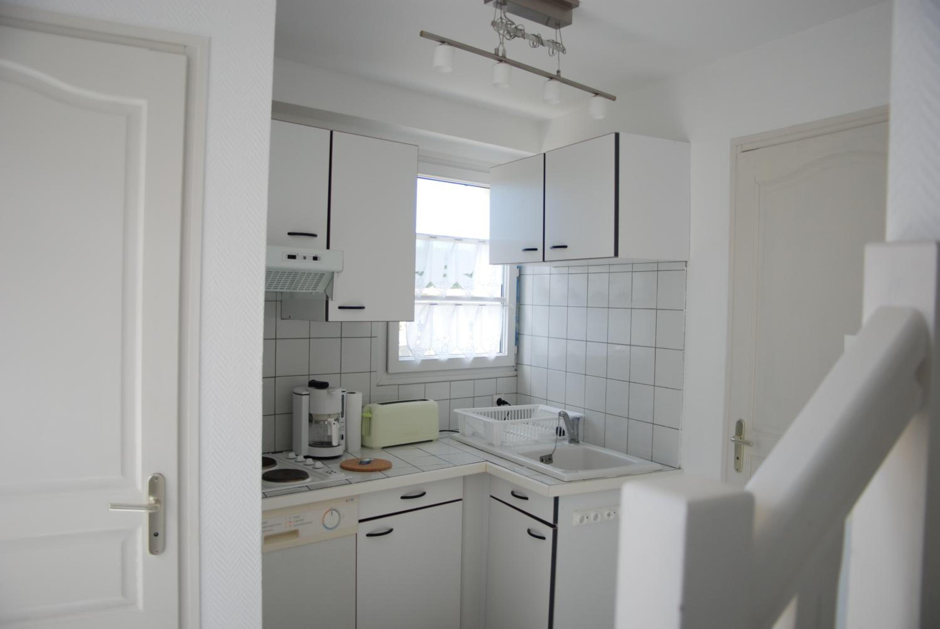 One-Bedroom Apartment (5 Adults) - 29 rue des Rochemarines photo 3