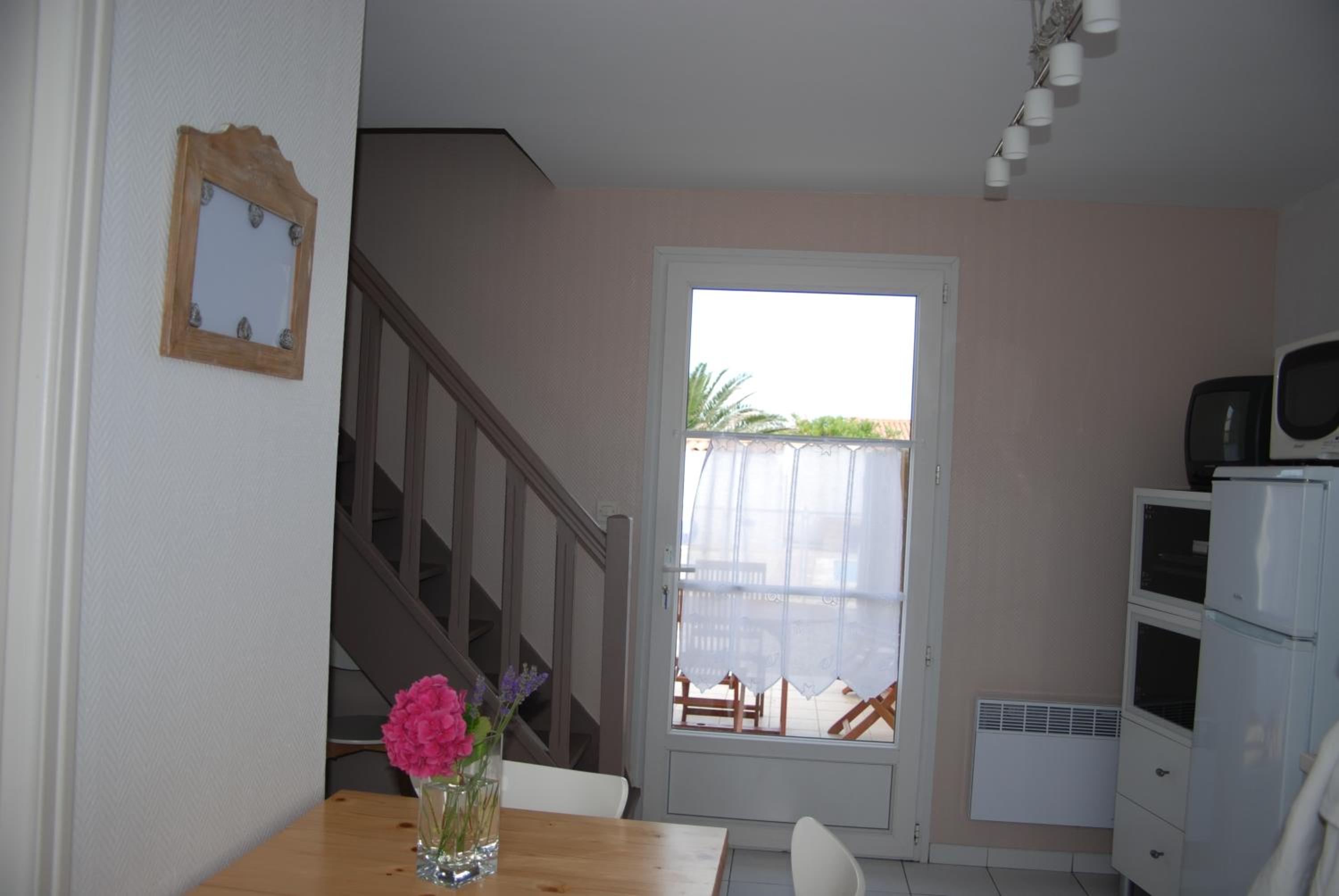 Two-Bedroom Apartment (4 Adults) -  29 rue des Rochemarines photo 2