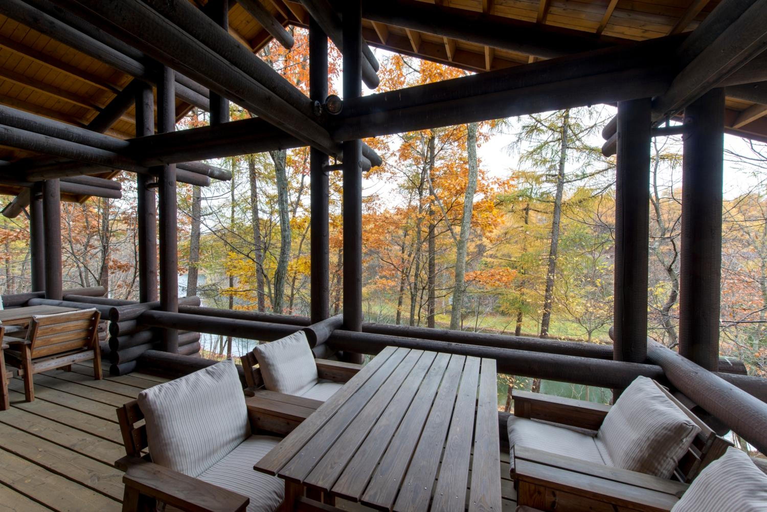 Cottage with Lake View - Photo 4