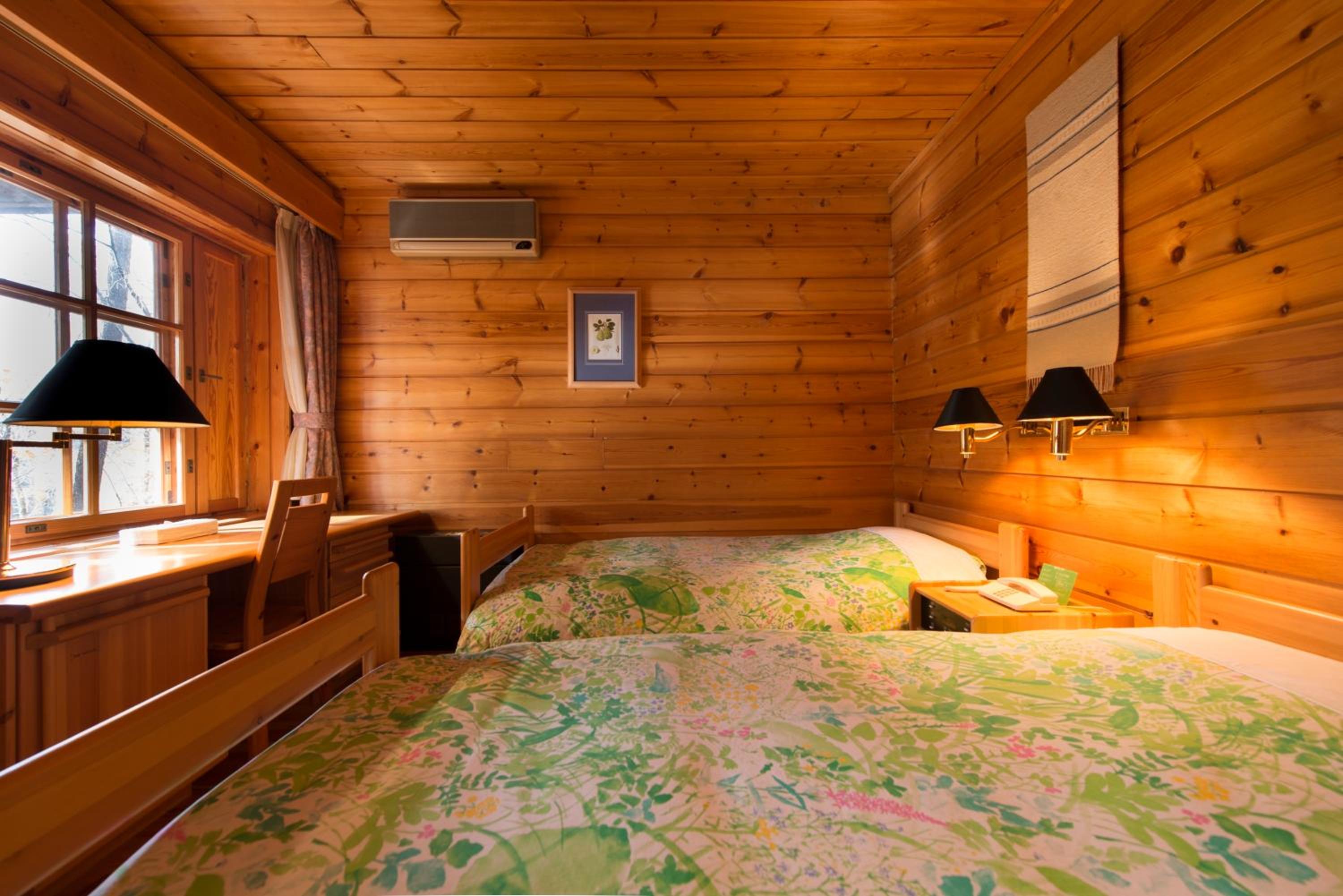 Cottage with Lake View - Photo 8