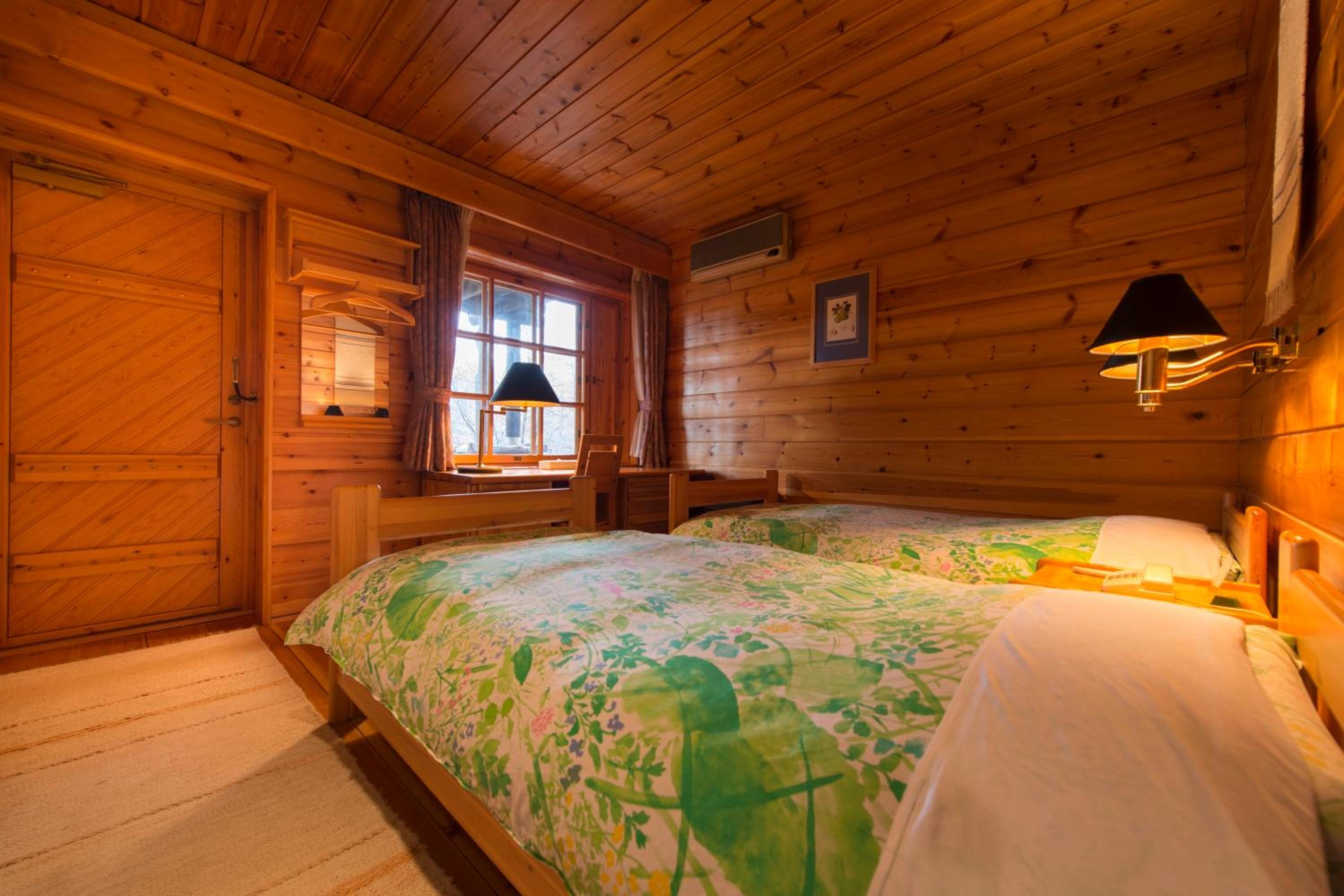 Cottage with Lake View - Photo 7