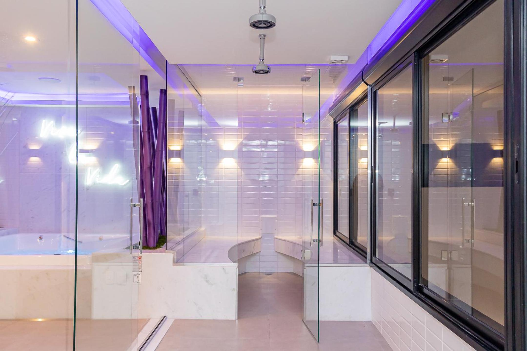 Villa with Private Pool - Photo 3