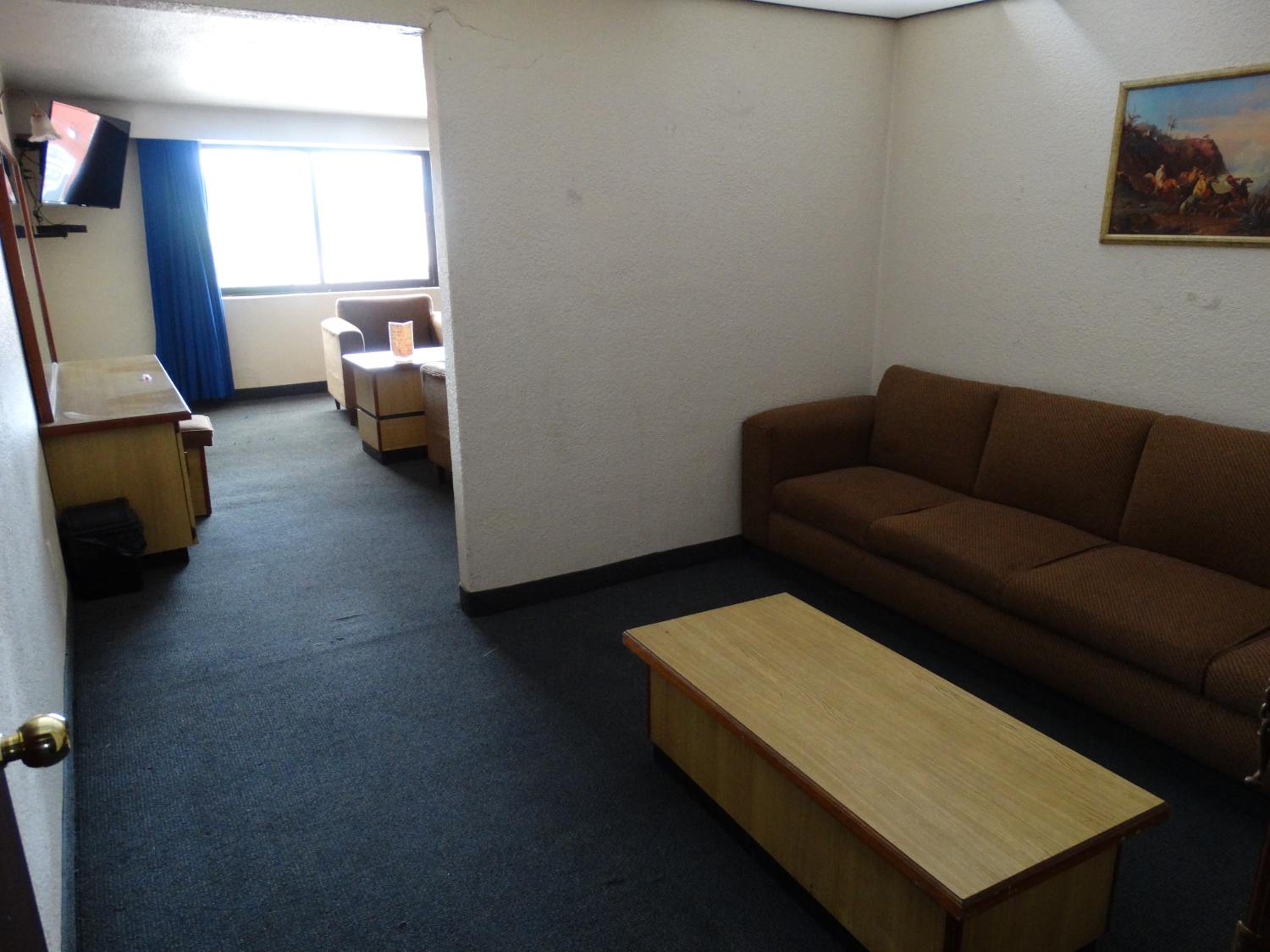 Deluxe Queen Room with Two Queen Beds photo 3