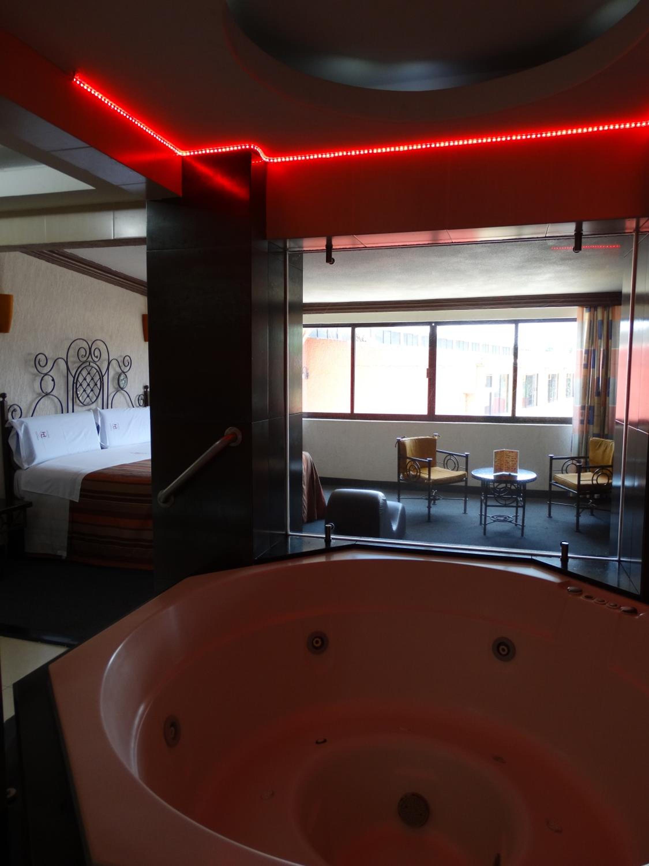 Deluxe Double Room with Bath photo 2