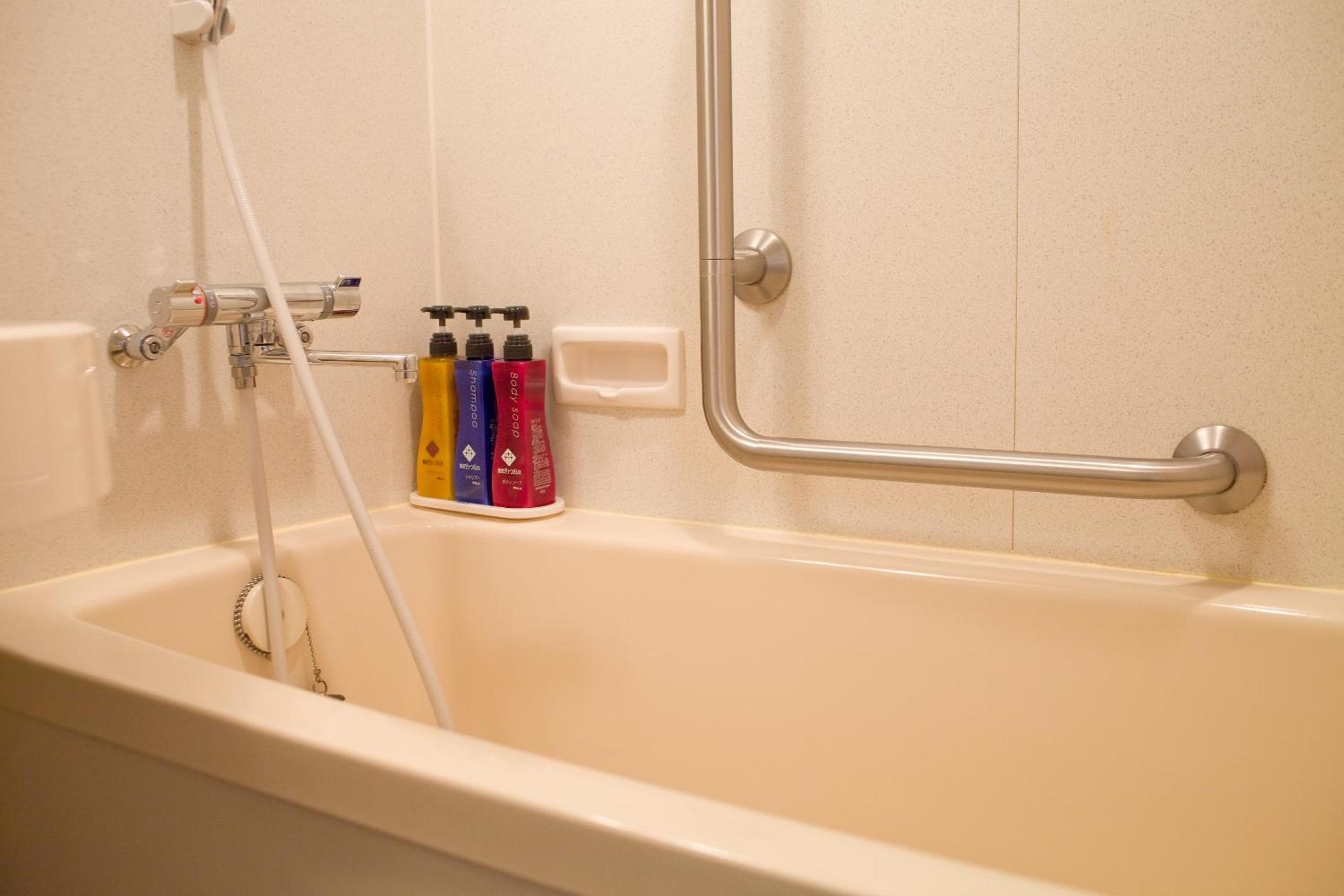 Twin Room - Non-Smoking photo 2