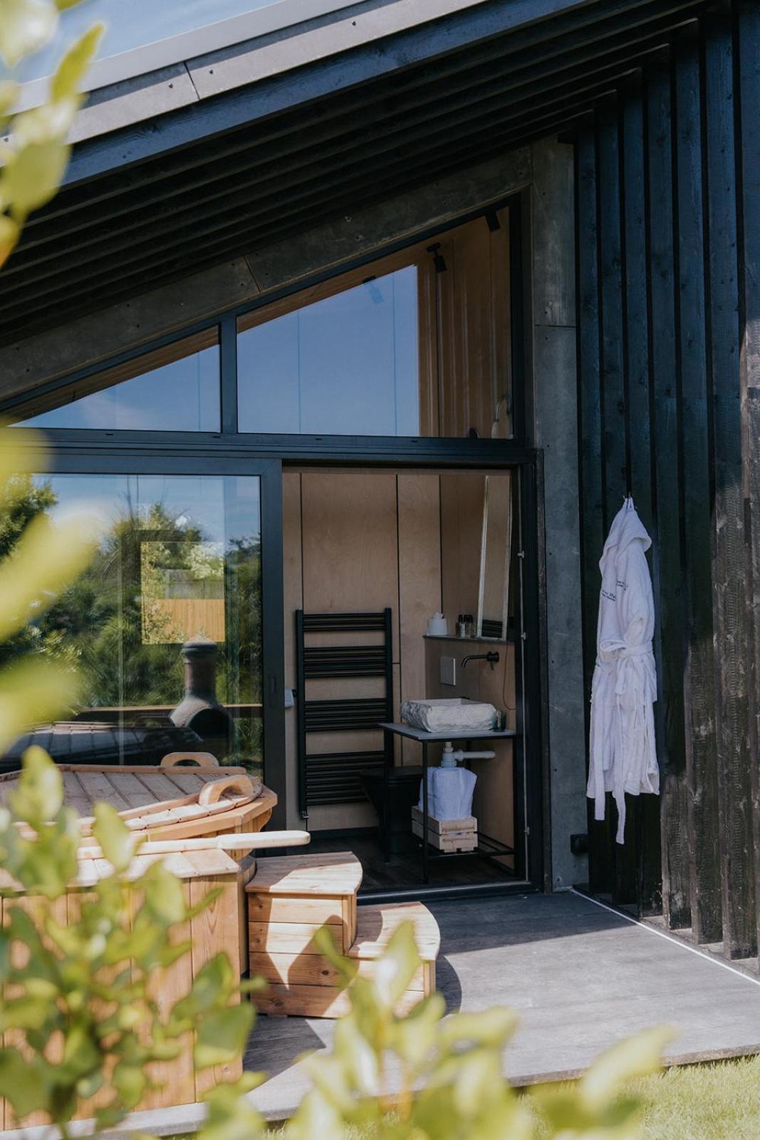 Ultimate Garden Room with Hot Tub - Photo 13