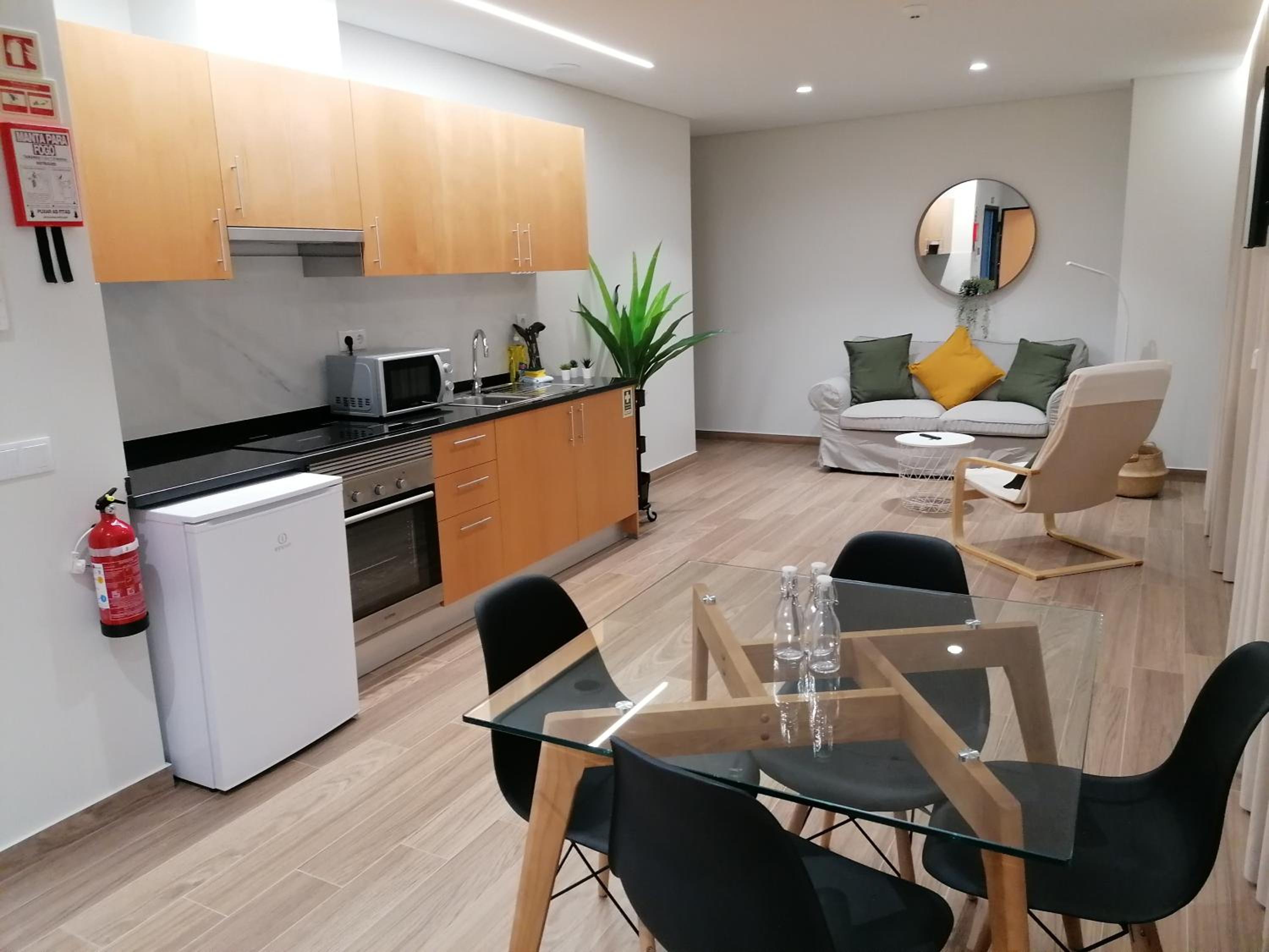 One-Bedroom Apartment - Photo 2