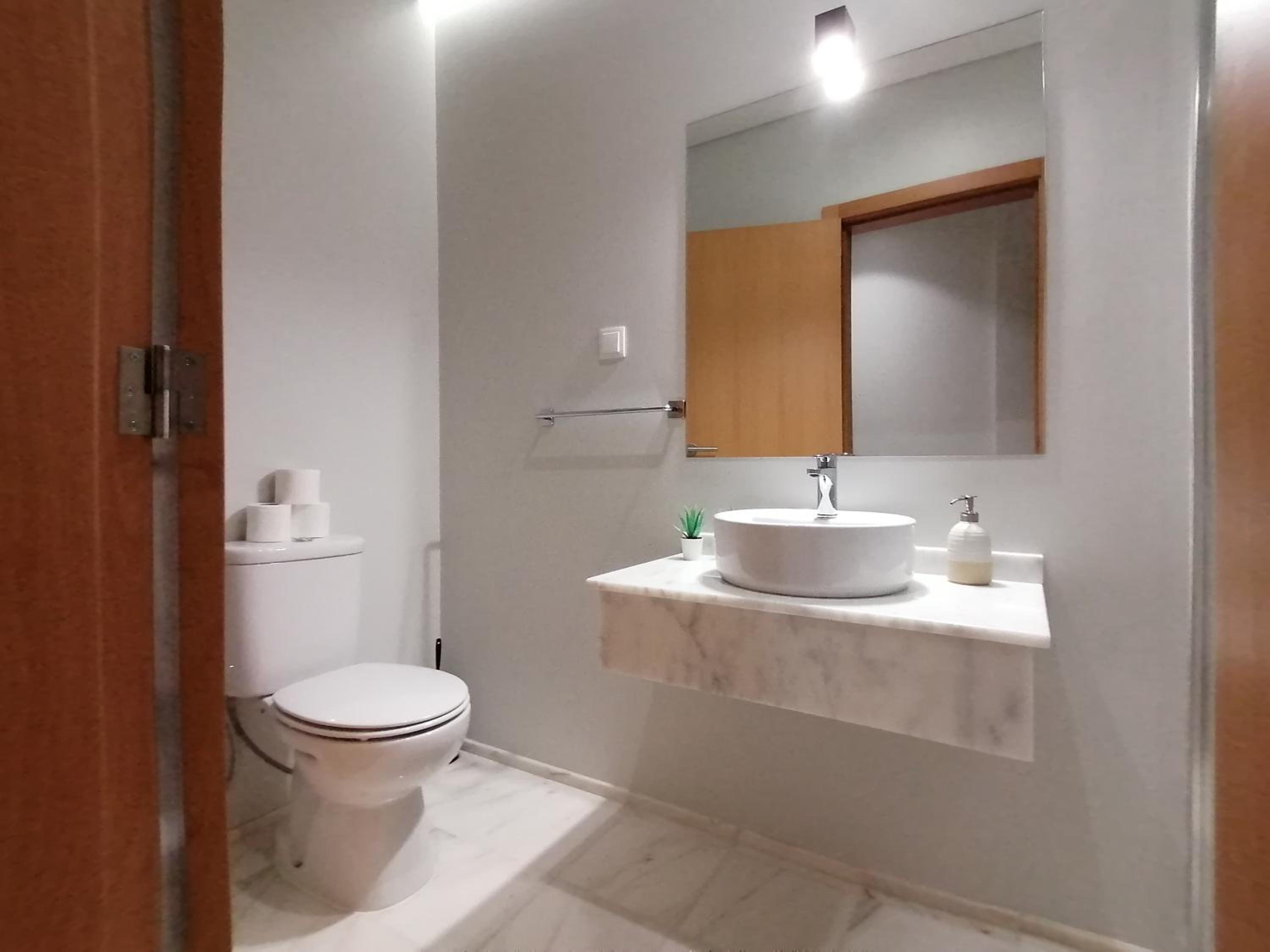 One-Bedroom Apartment - Photo 3