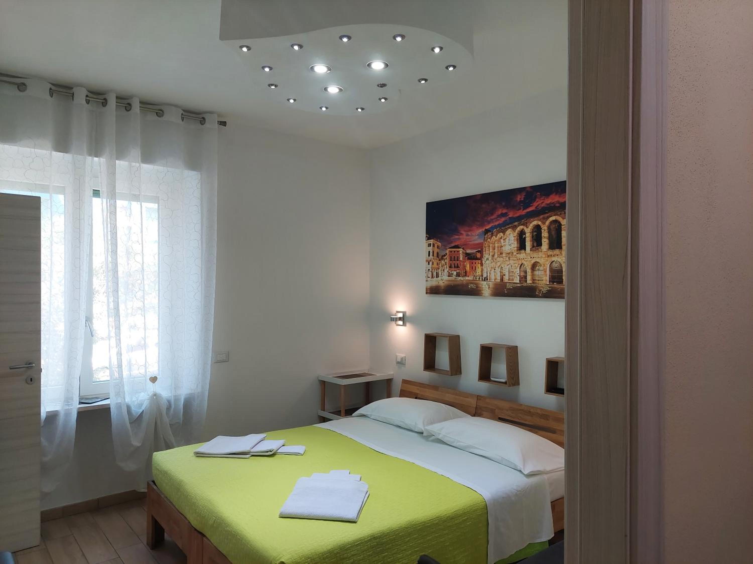 Double or Twin Room with Private Bathroom - Photo 8