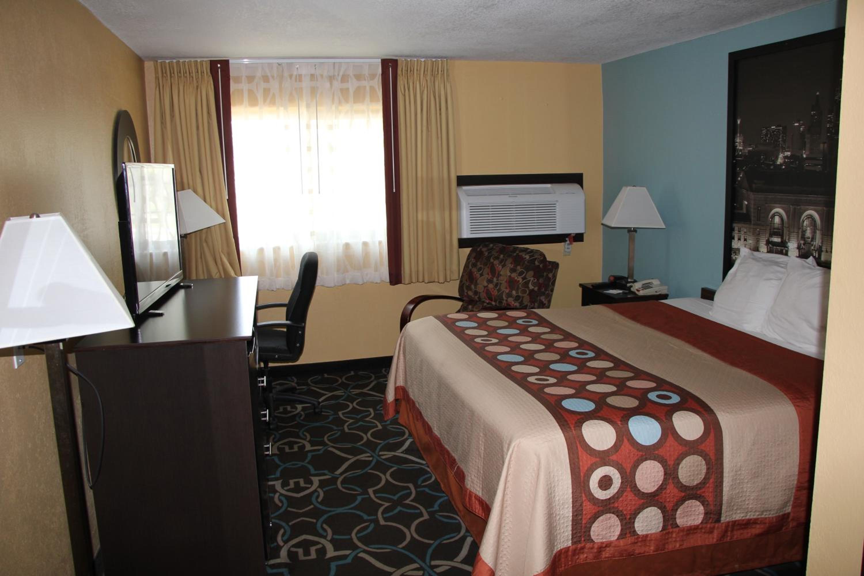 King Room - Non-Smoking - Photo 4