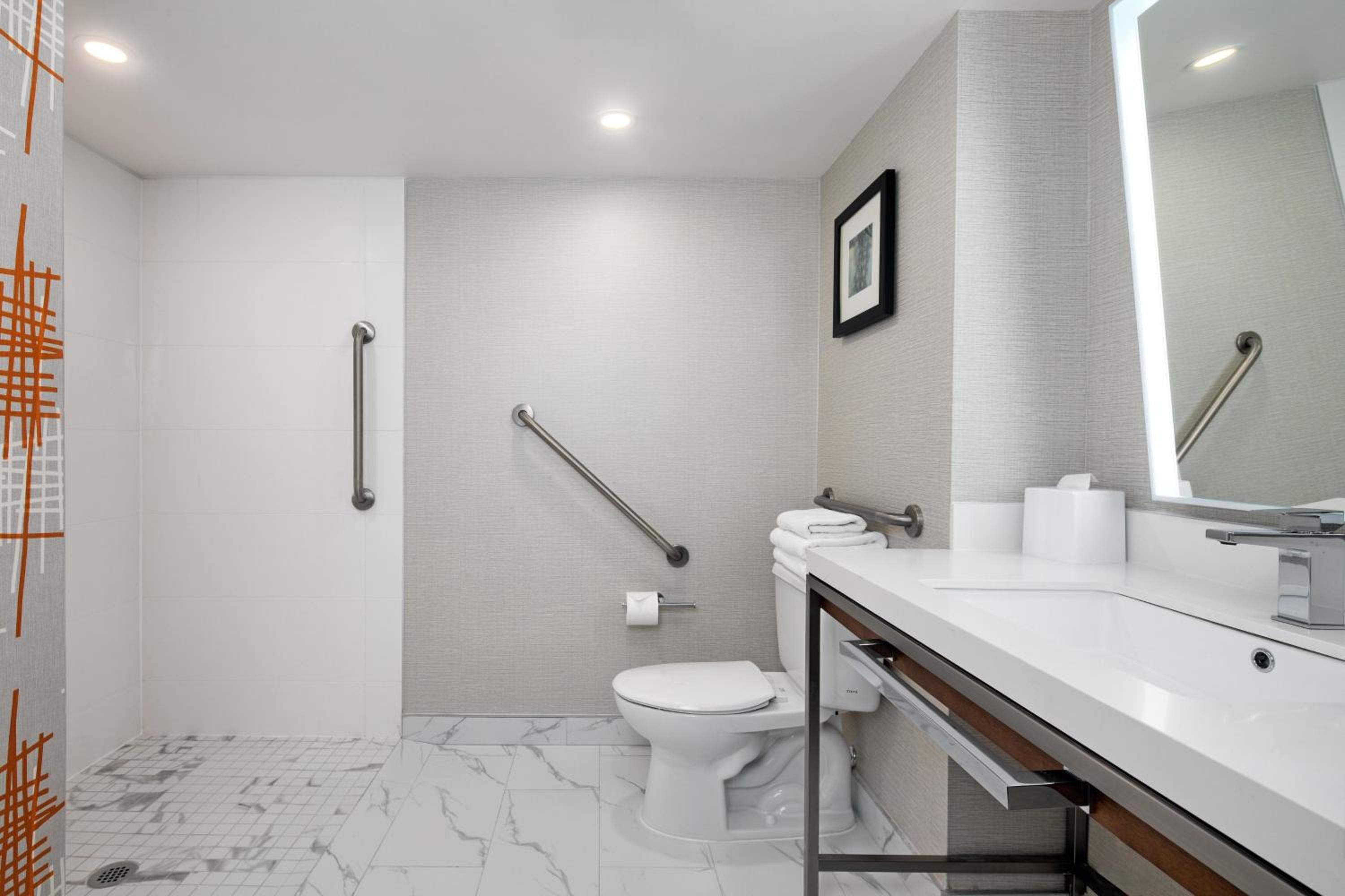 Wellness Double Room with Two Double Beds and Glass Enclosed Shower - Photo 2