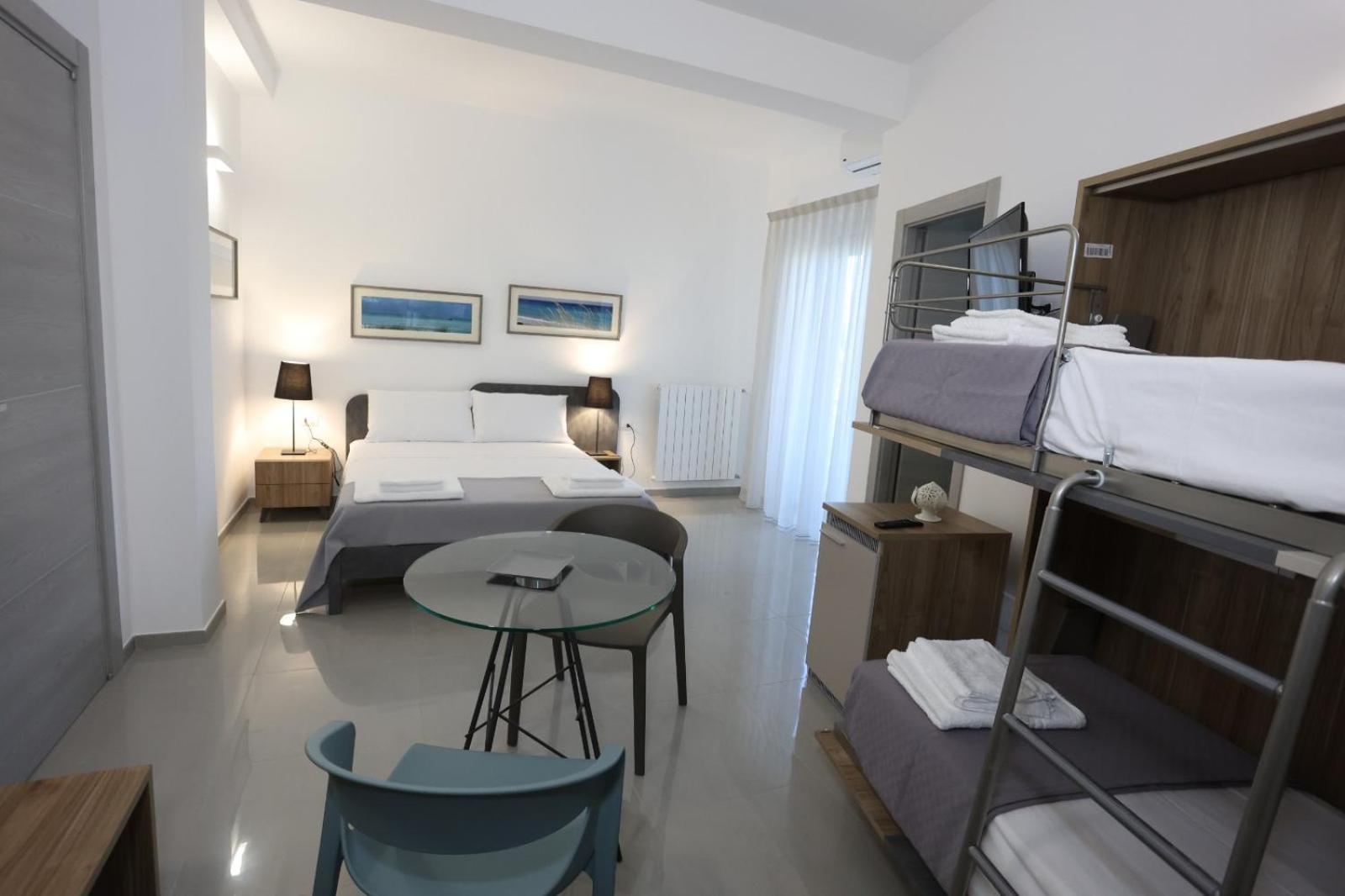 Quadruple Room with Private Bathroom - Photo 1
