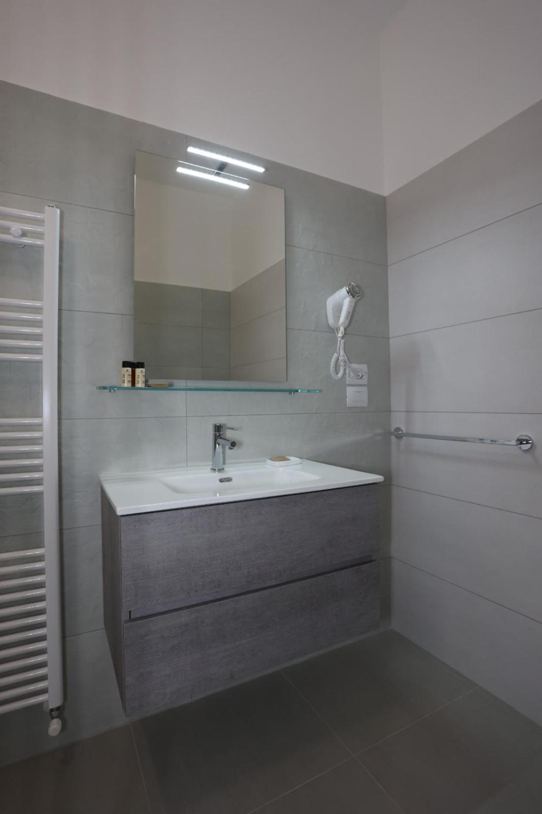 Superior Double Room - Photo 3