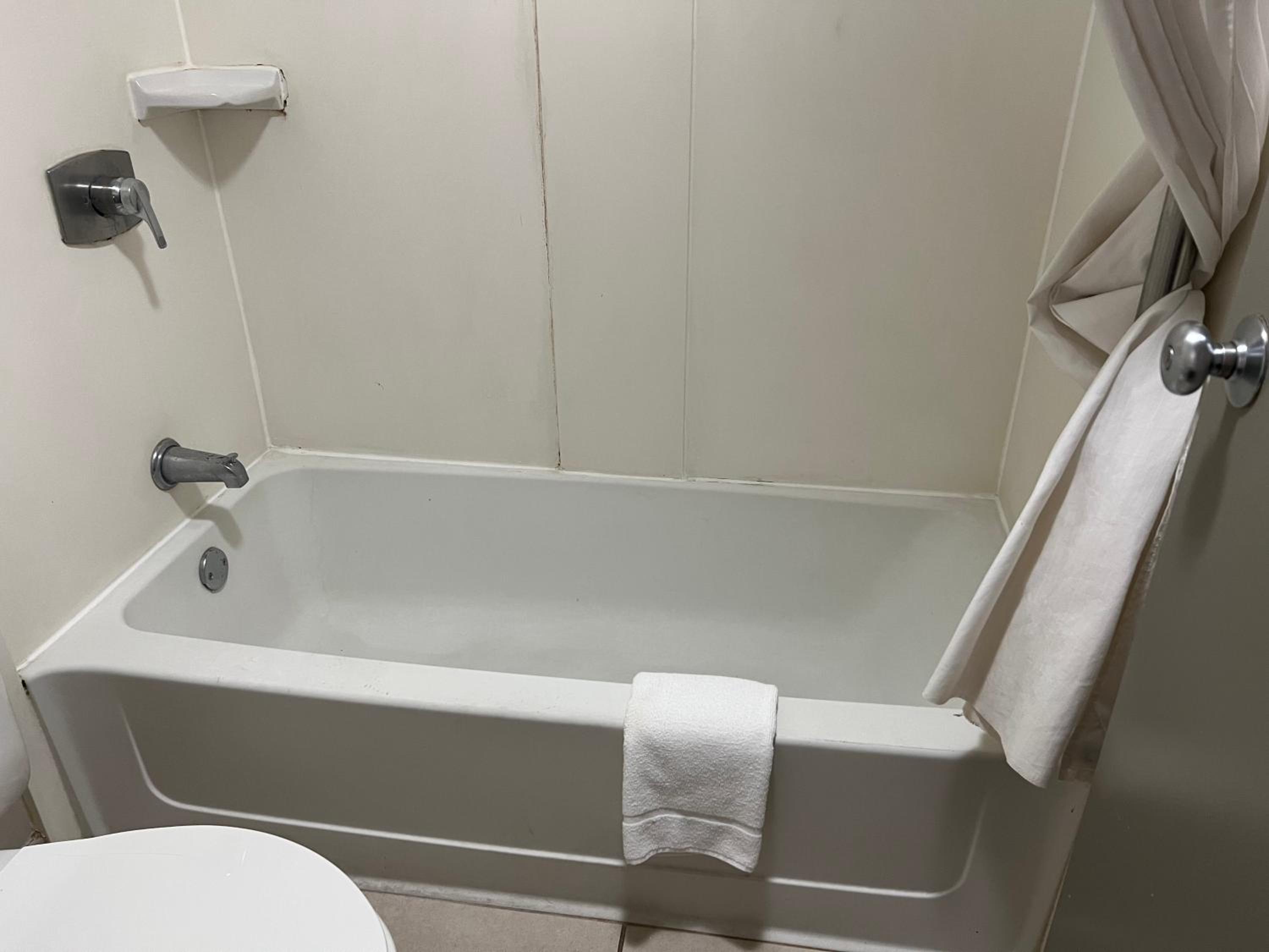 Double Room with Two Double Beds - Non-Smoking - Photo 2