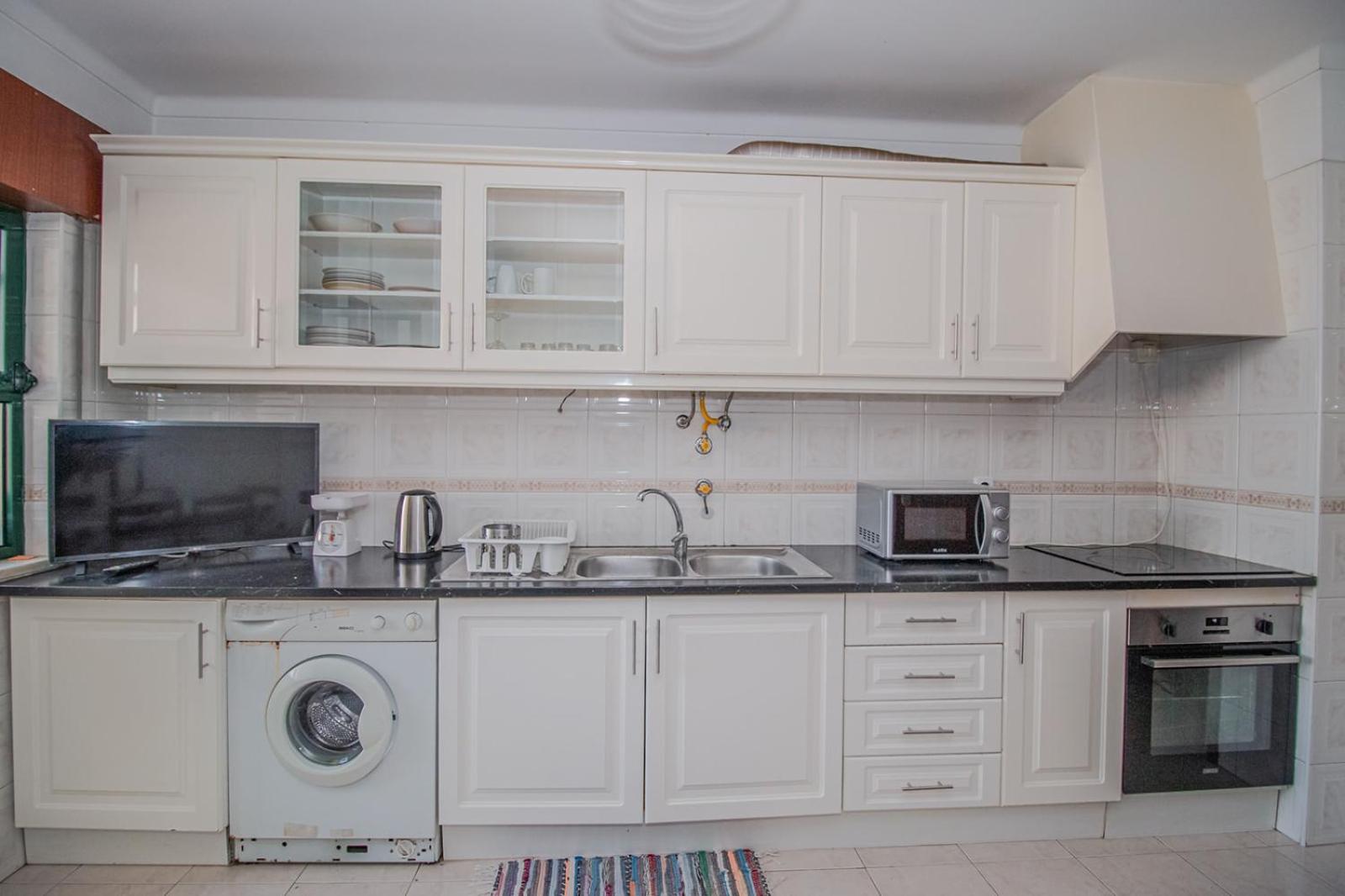 Double Room with Private Bathroom - Photo 10