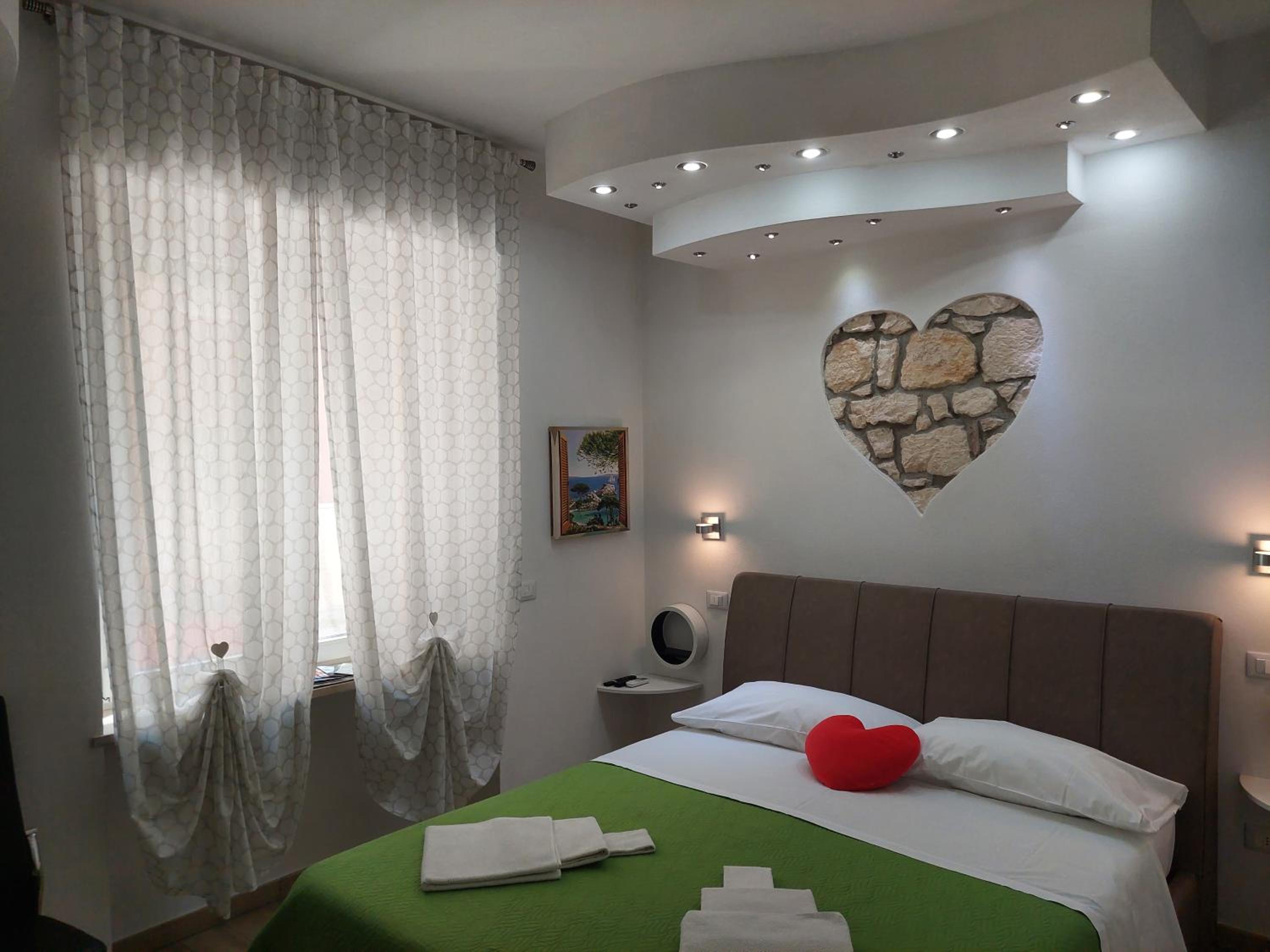 Double Room with Private Bathroom - Photo 7