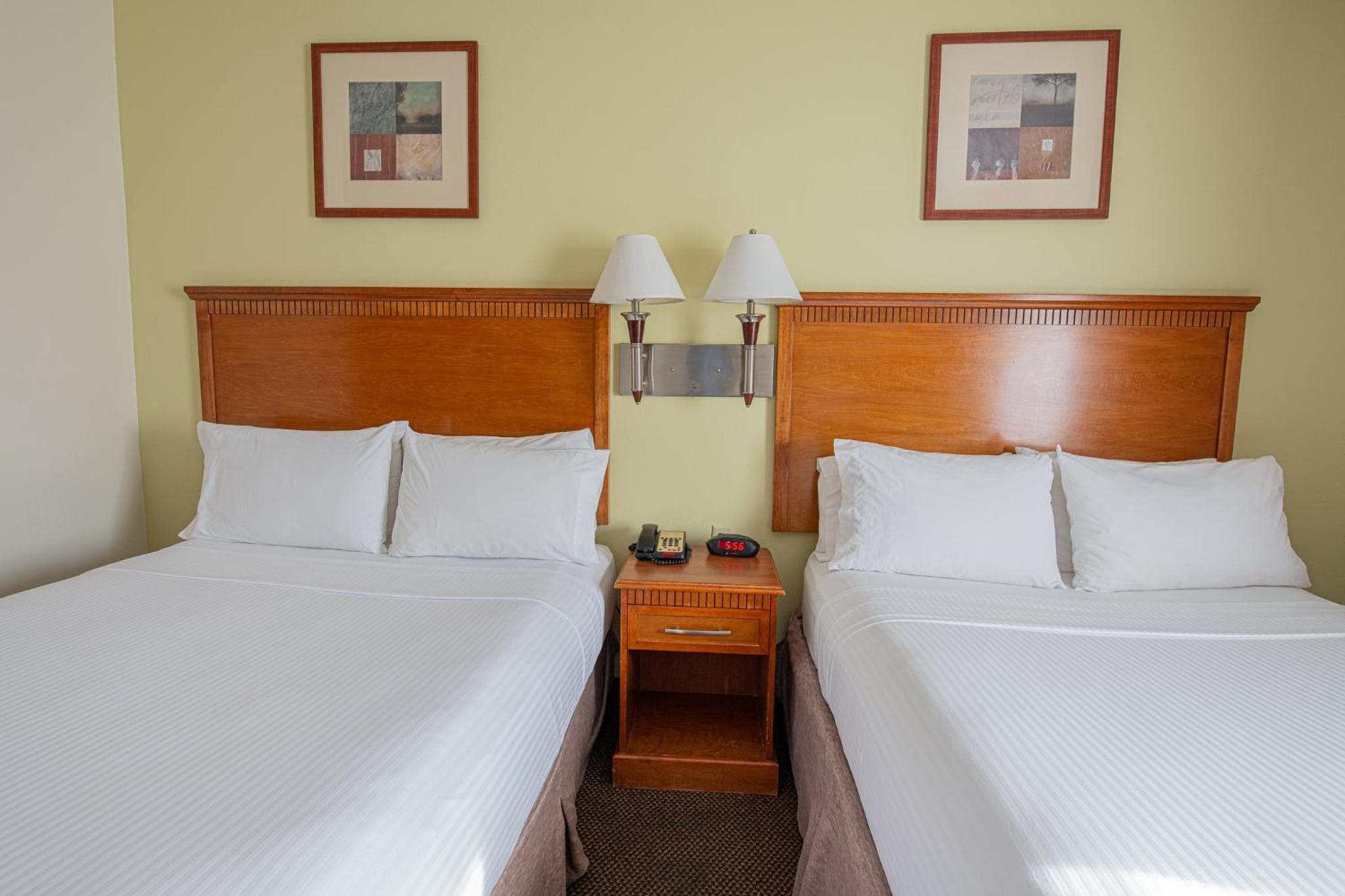 Queen Studio with Two Queen Beds - Non-Smoking - Photo 4