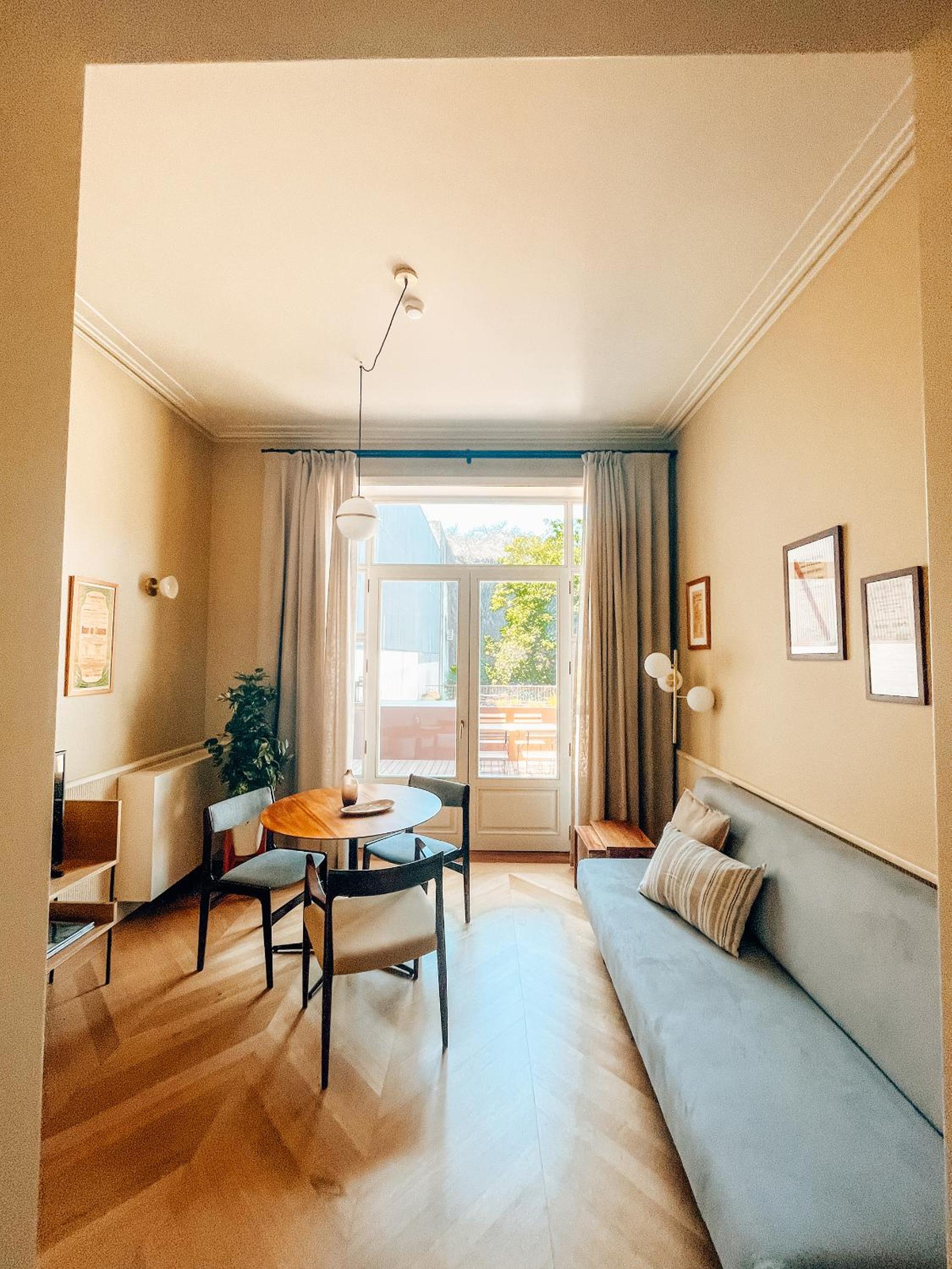 Apartment with Balcony - Photo 18