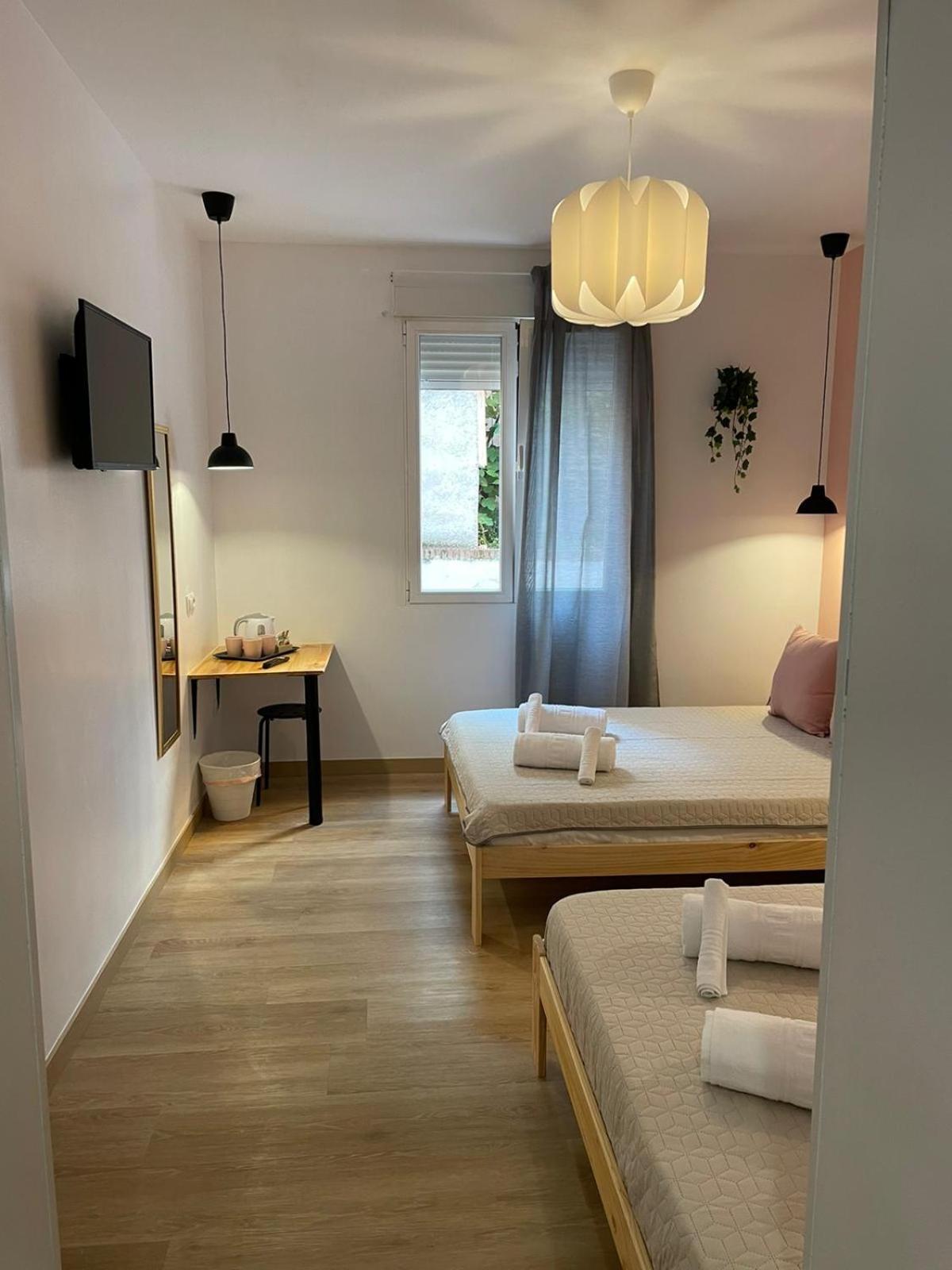 Quadruple Room with Garden View - Photo 4