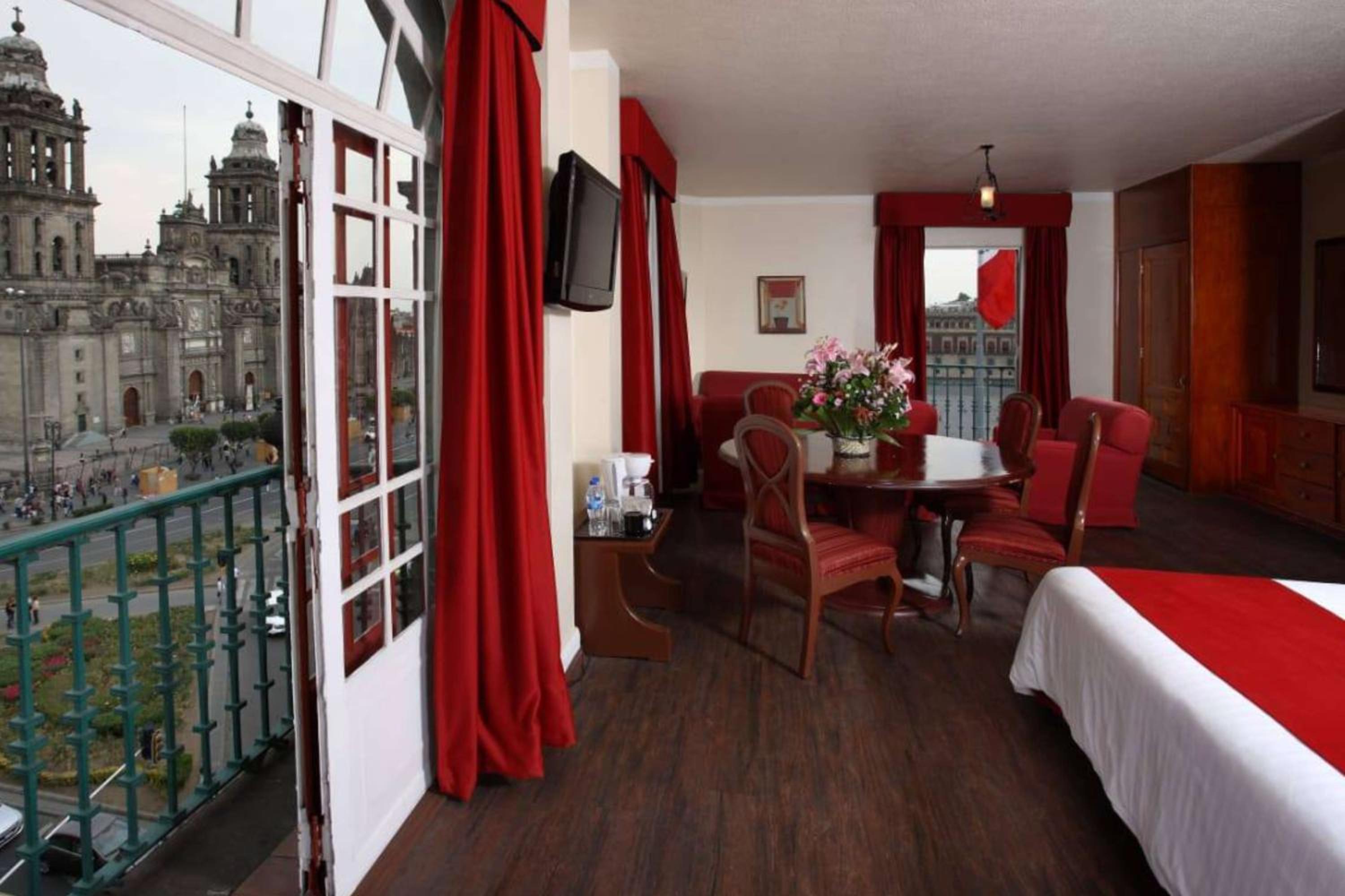 King Suite - Photo 3