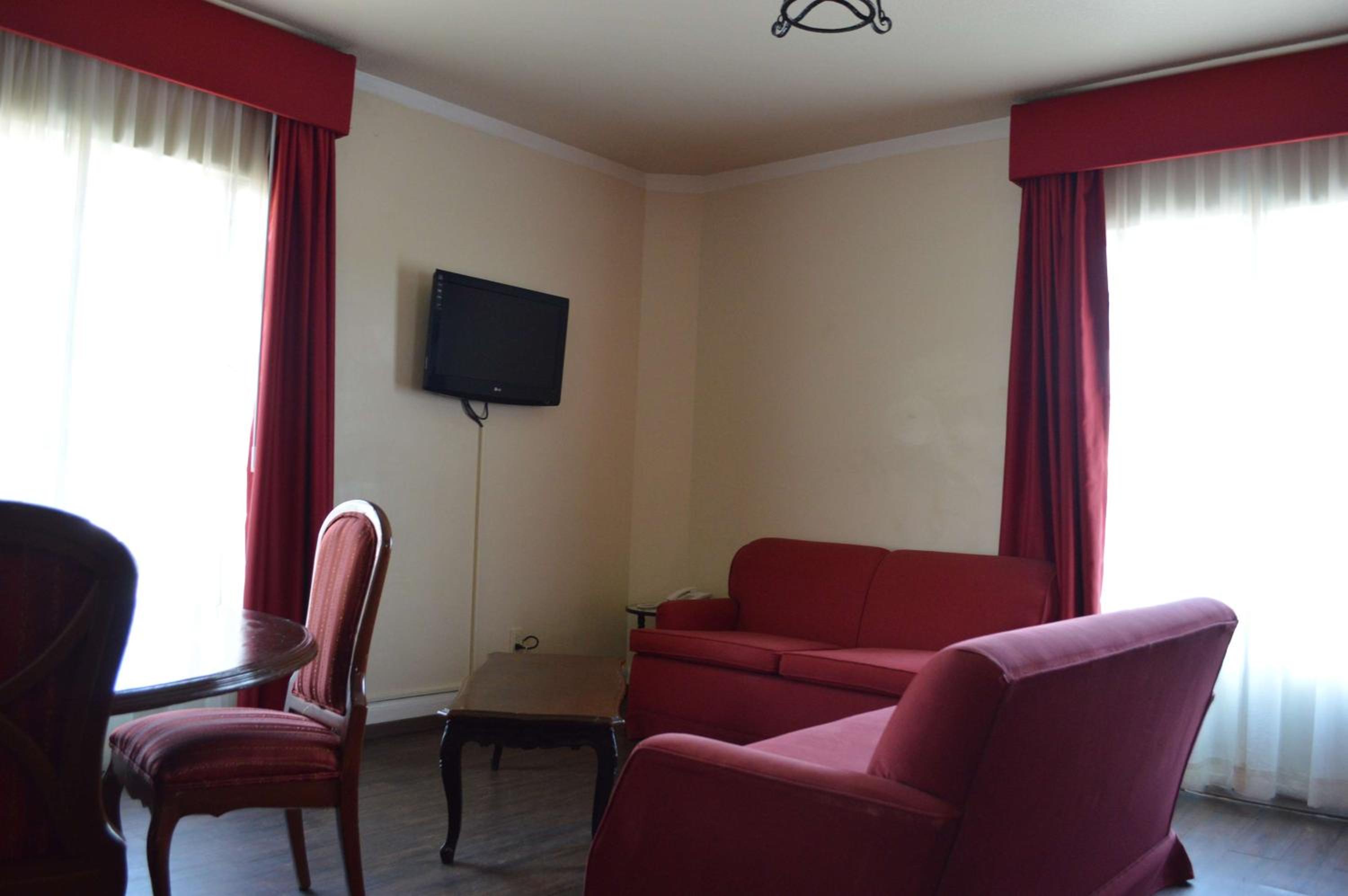 King Suite - Photo 11