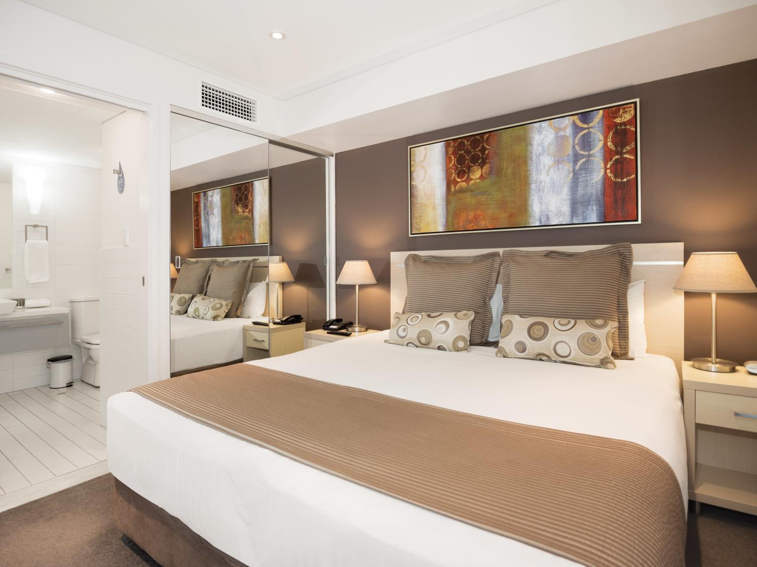 Deluxe One-Bedroom Apartment - Photo 1
